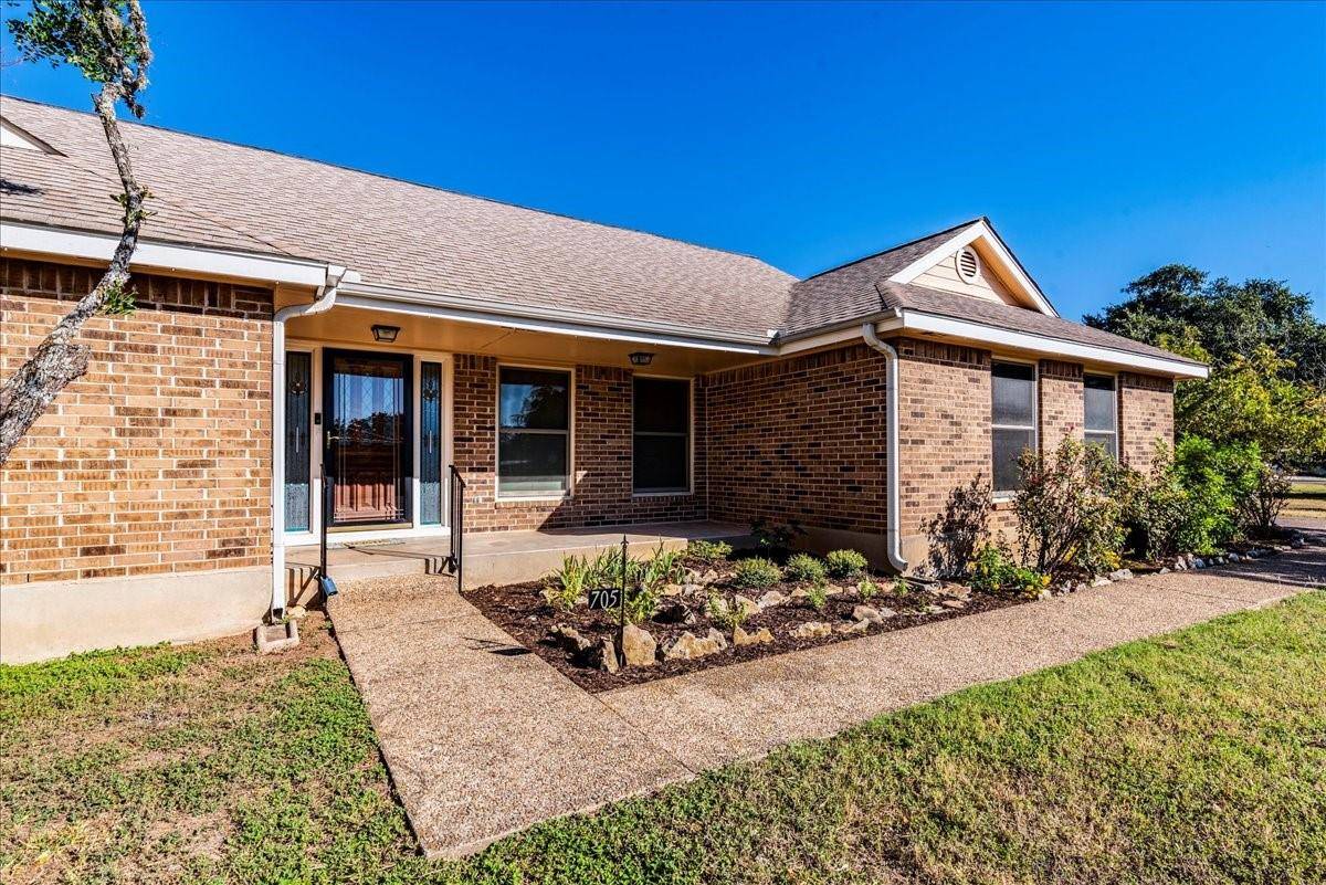 705 Pine Siskin DR, Buda, TX 78610