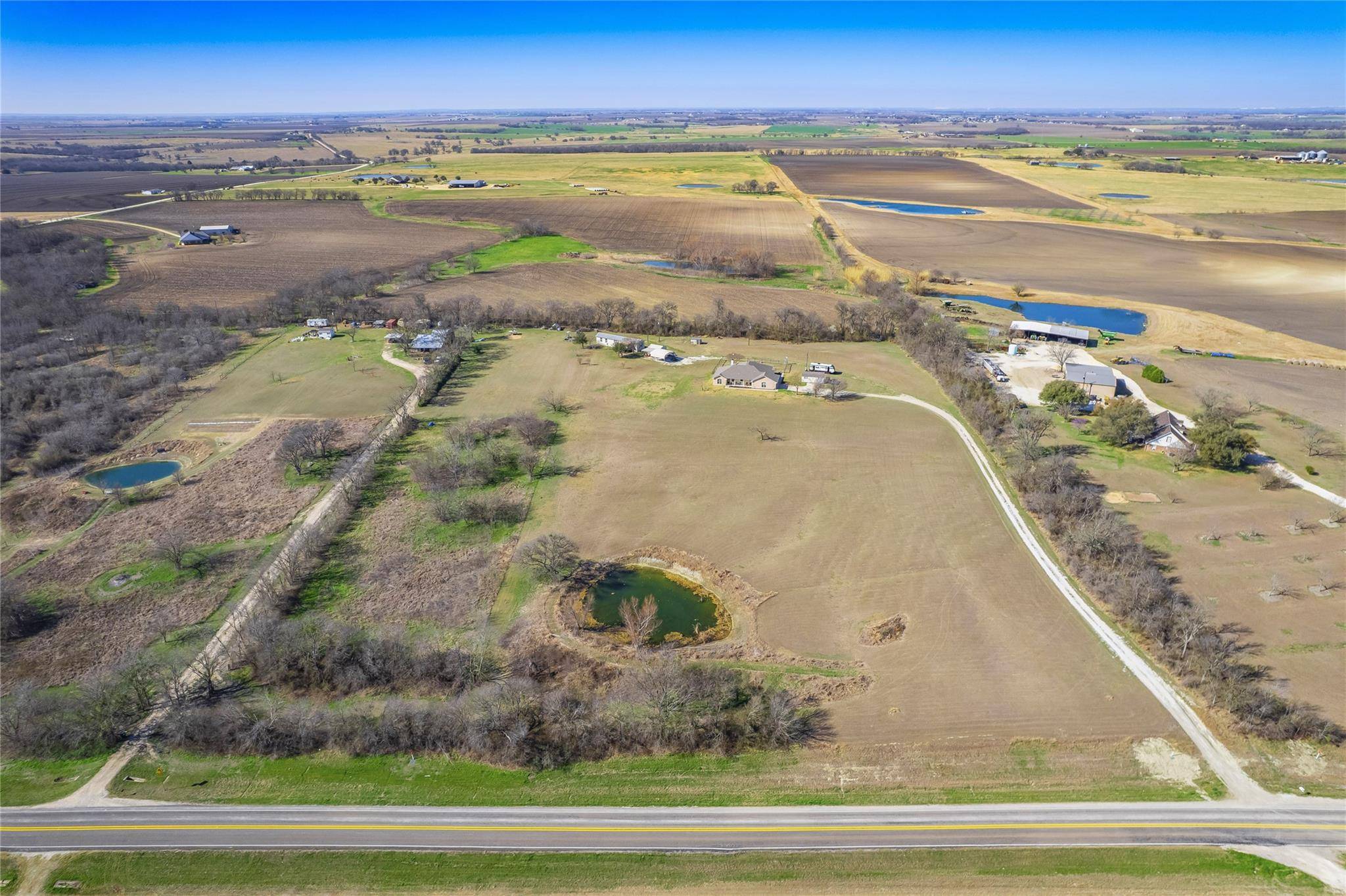 700 FM 431, Lott, TX 76656