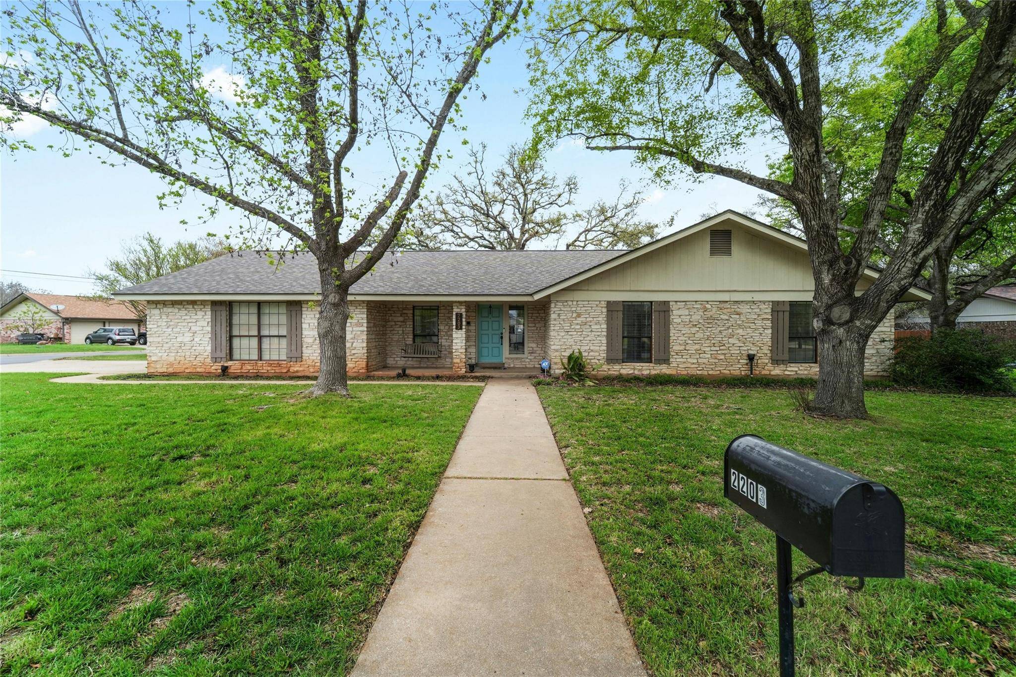 2203 Westwood LN, Georgetown, TX 78628