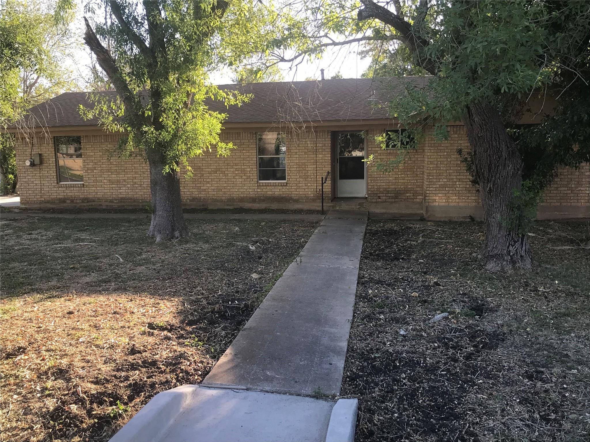 308 Edmond ST, Taylor, TX 76574