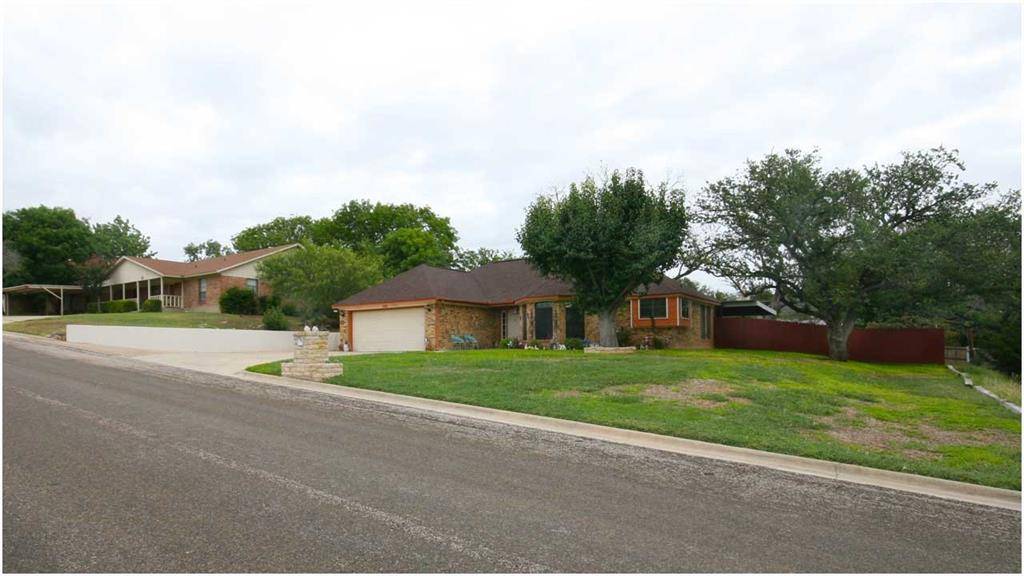 705 S Willis ST, Lampasas, TX 76550