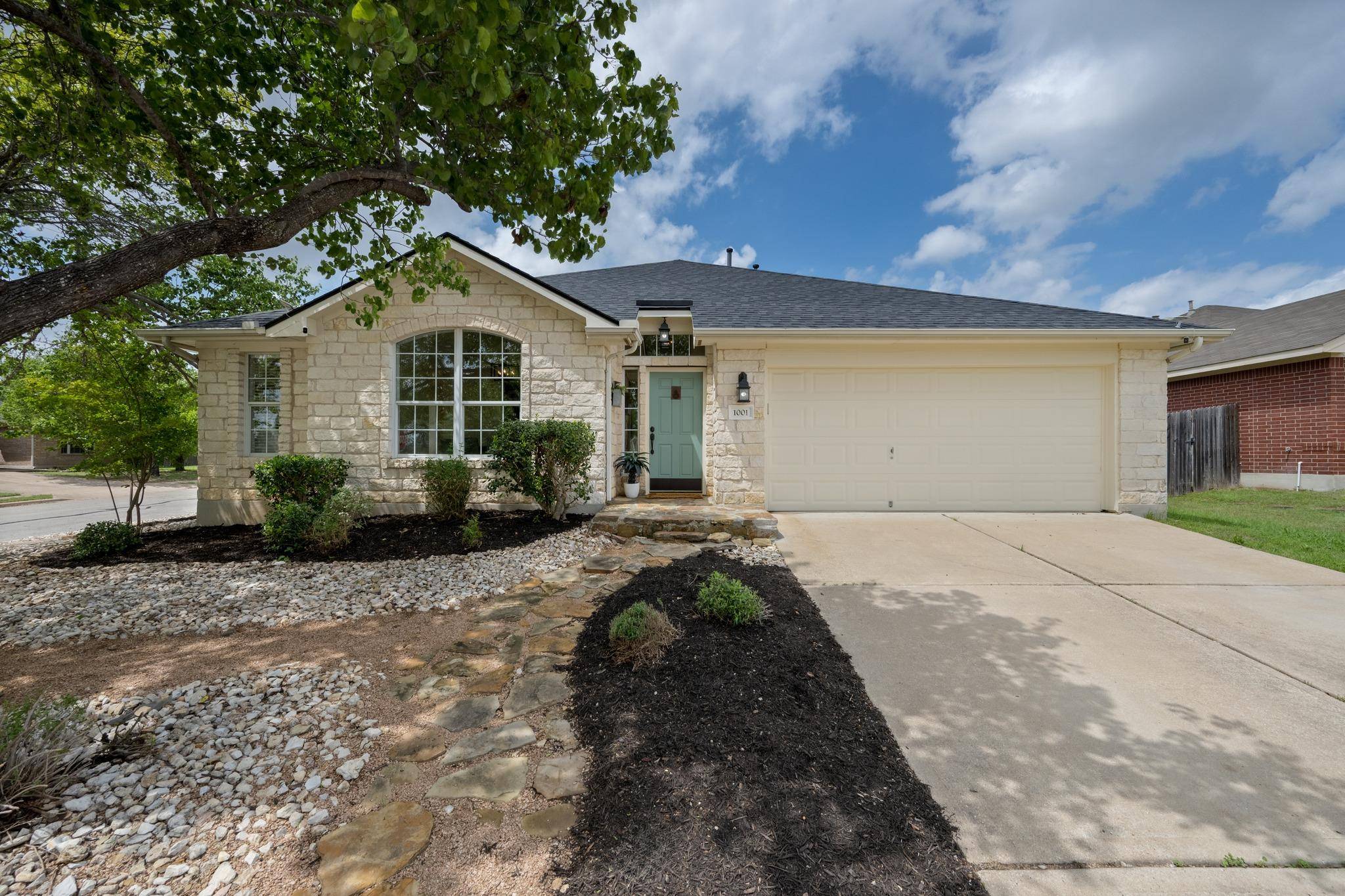 1001 Mapleridge CIR, Leander, TX 78641