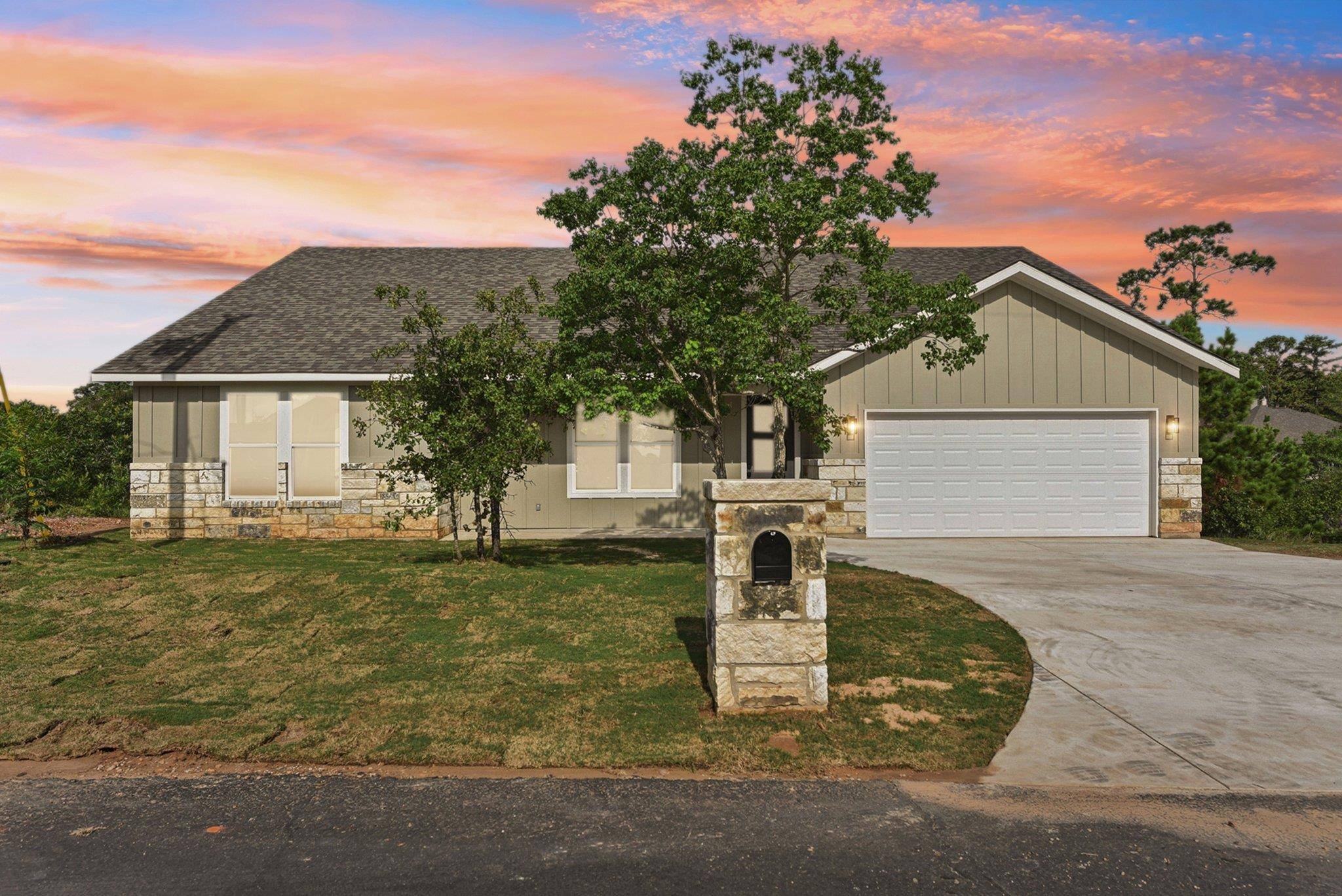 130 Mokalau DR, Bastrop, TX 78602