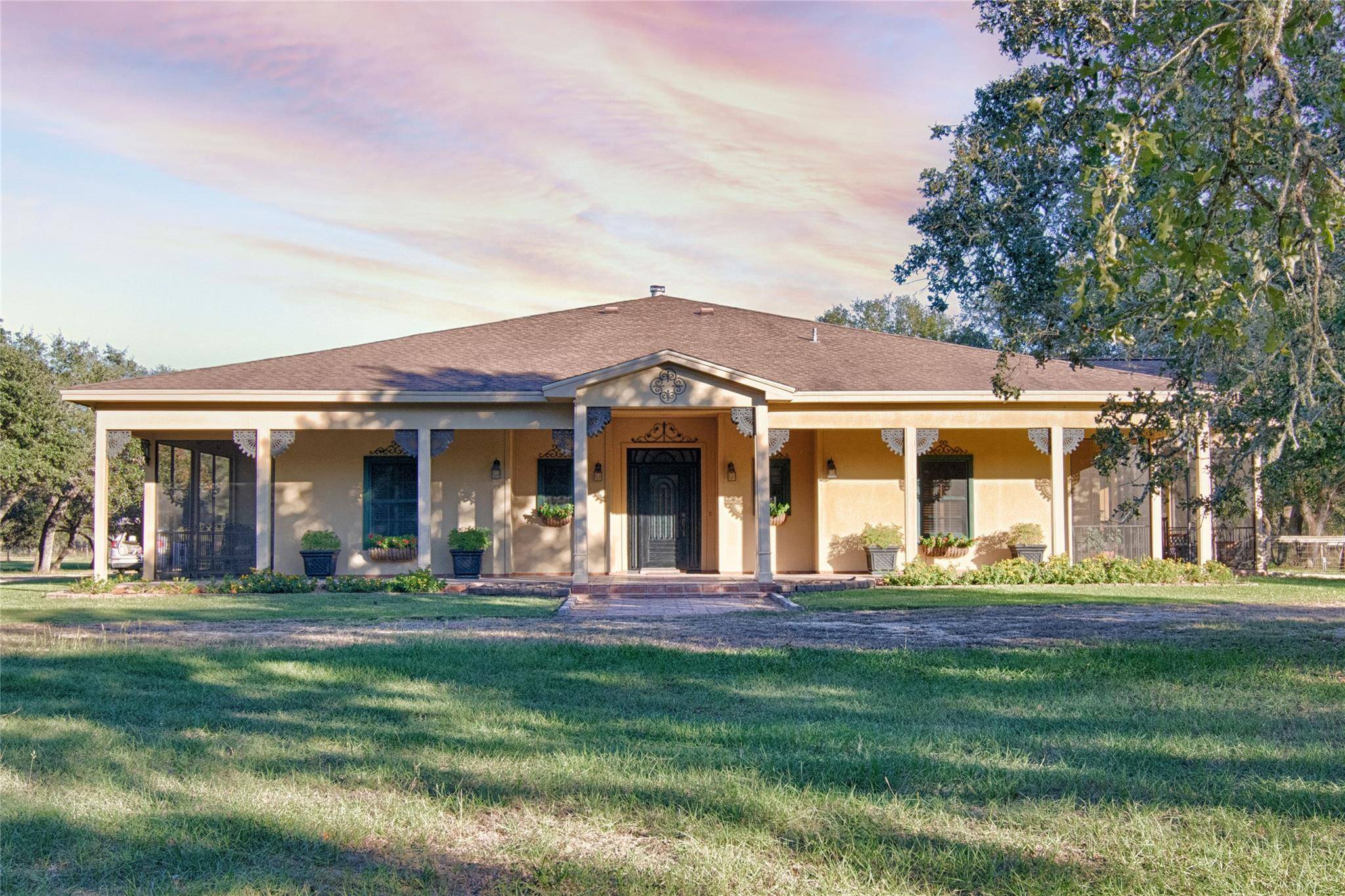 75 Private Rd 1065, Hallettsville, TX 77964
