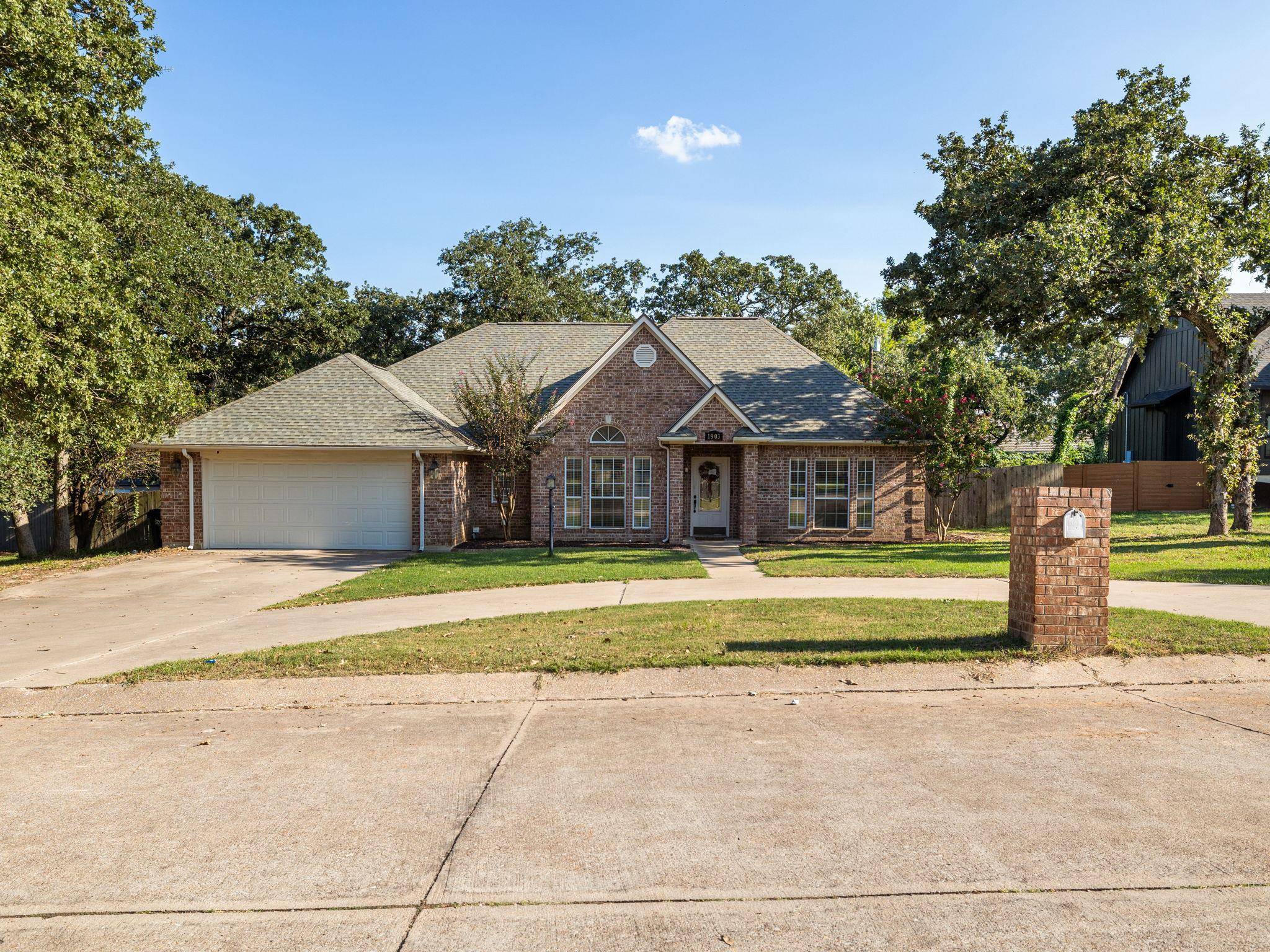 1903 Skyles RD, Rockdale, TX 76567