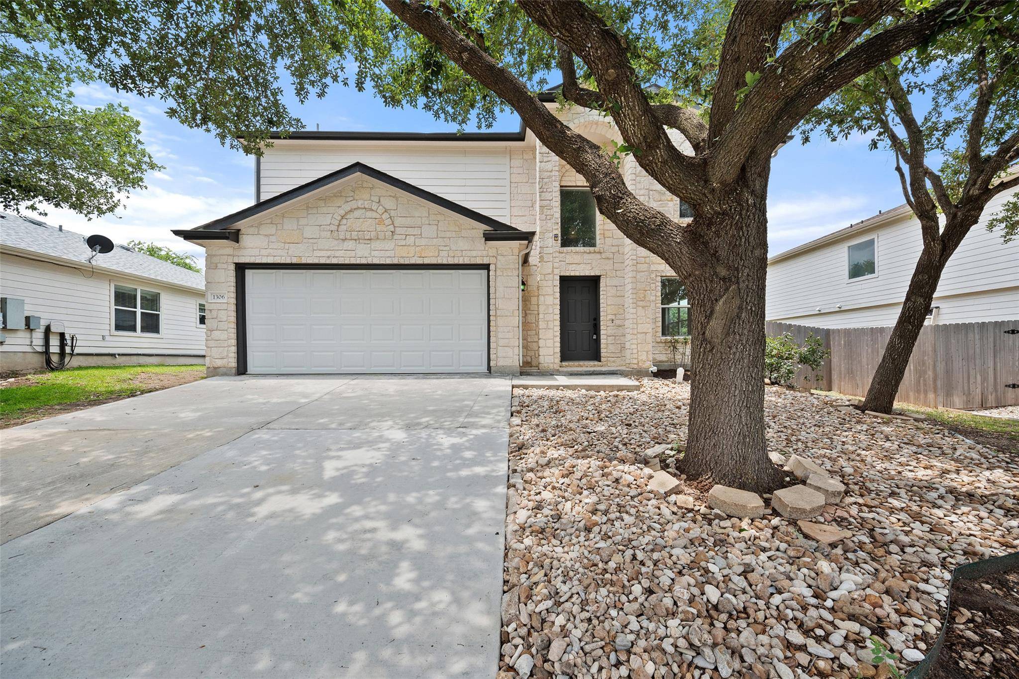 1306 Sunflower LN, San Marcos, TX 78666
