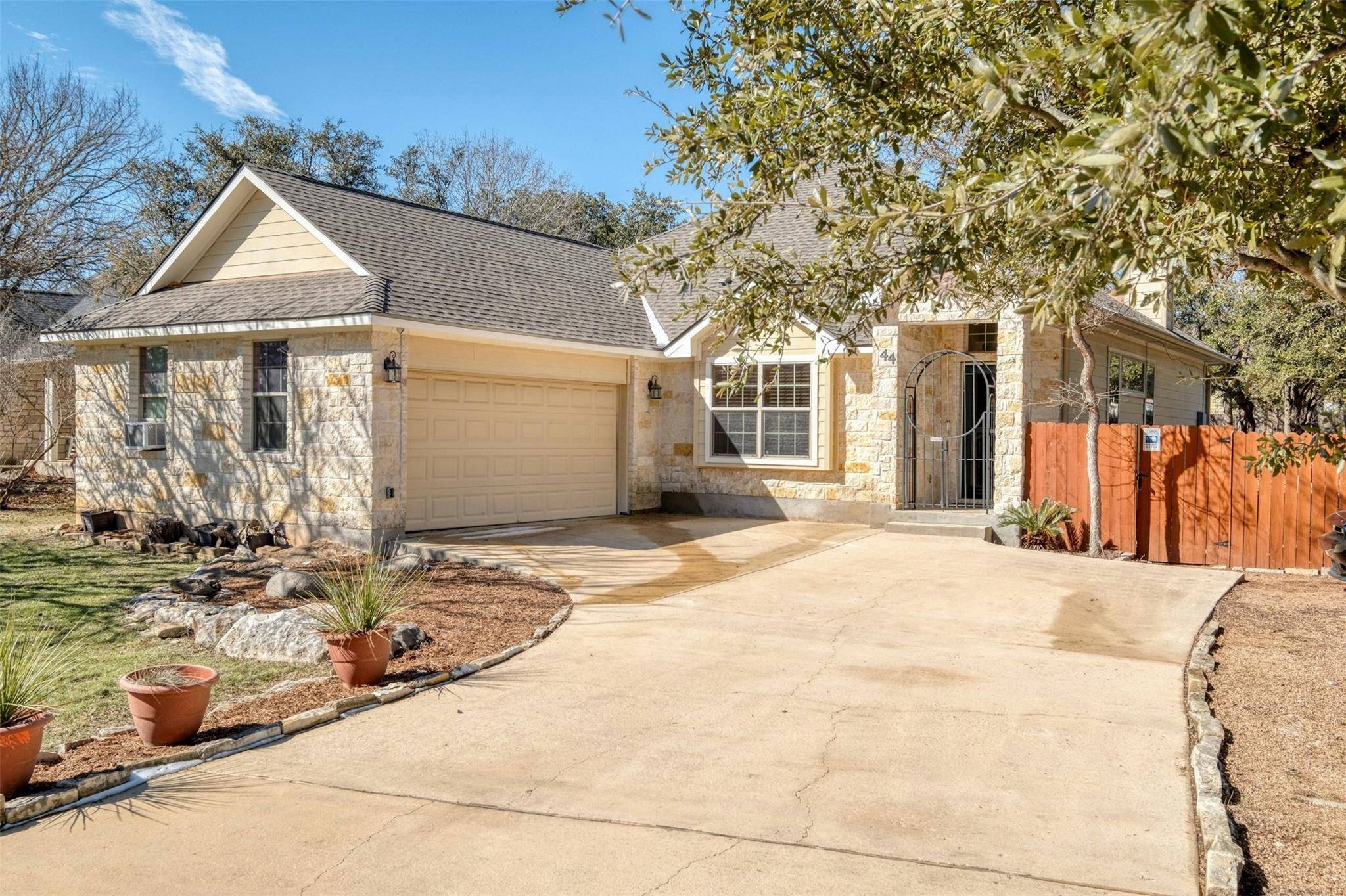 44 Creekside DR, Wimberley, TX 78676