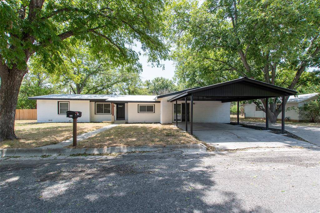 402 W 5th ST, Lampasas, TX 76550