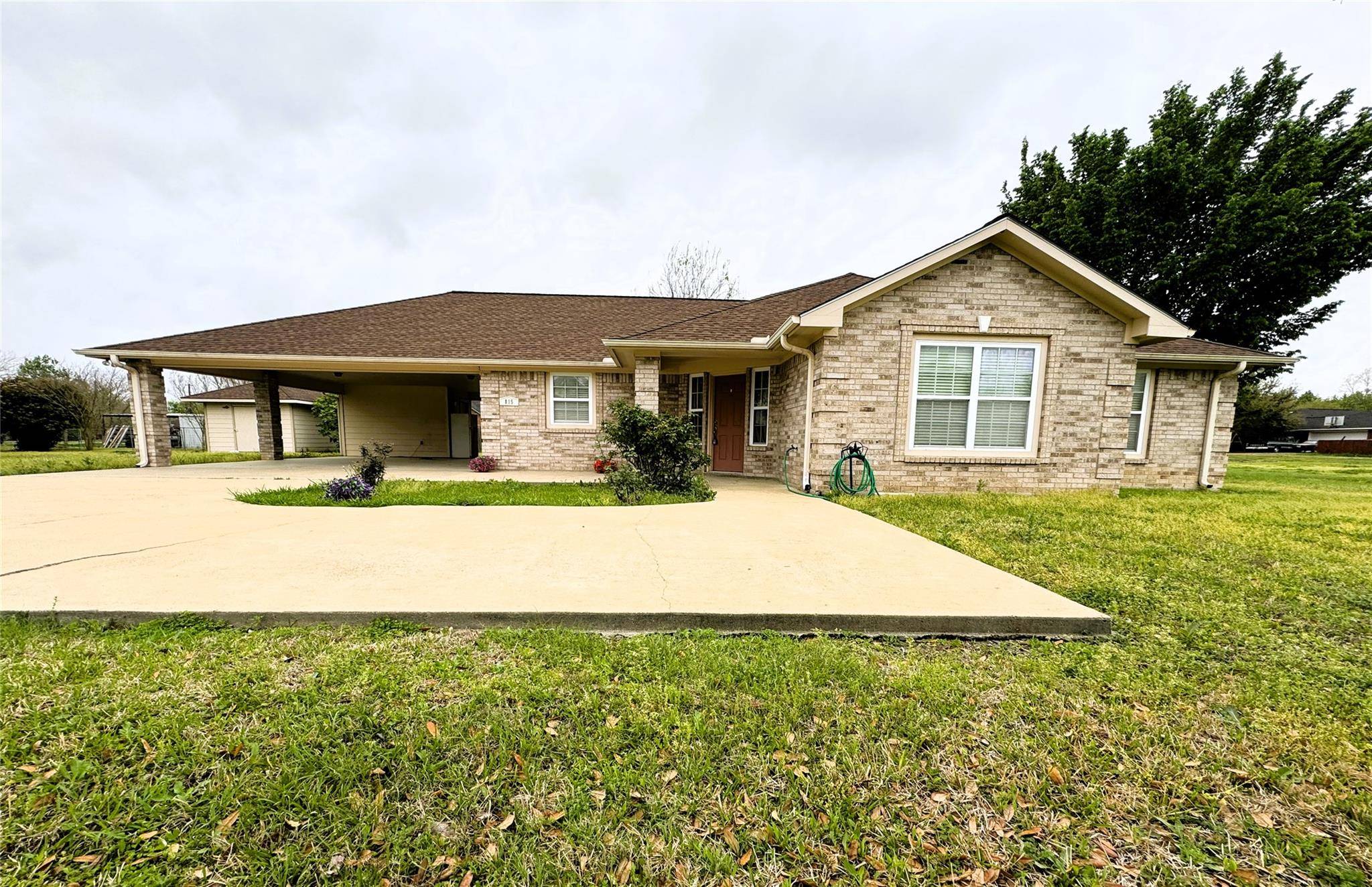 815 Giddings ST, Lexington, TX 78947