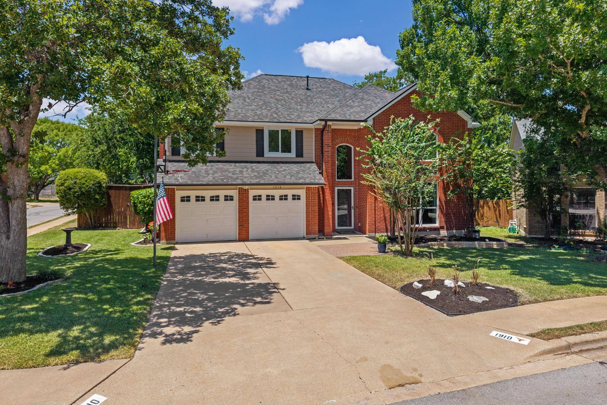 1910 Springwater DR, Round Rock, TX 78681