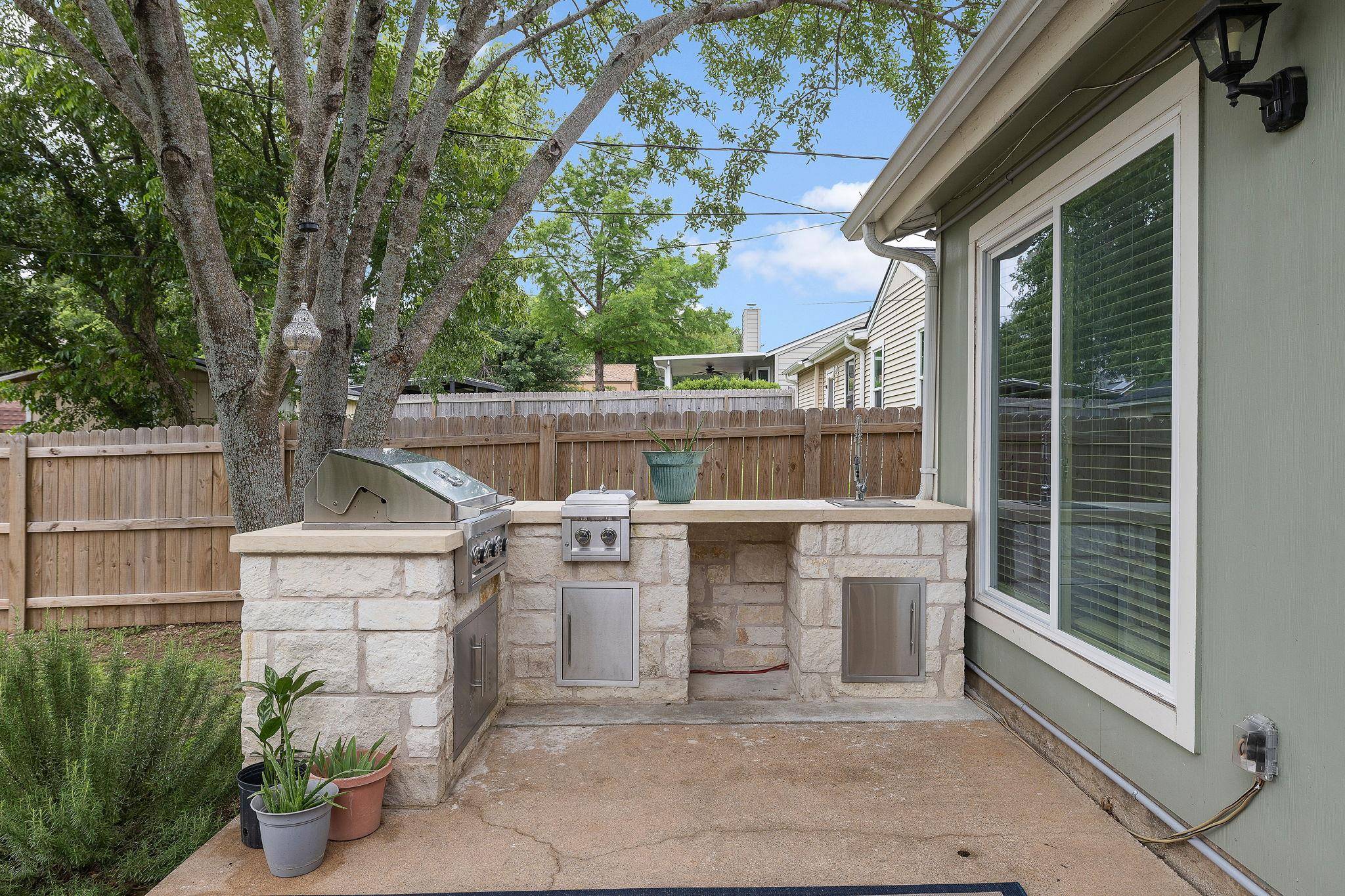 2105 Wagon Gap DR, Round Rock, TX 78681