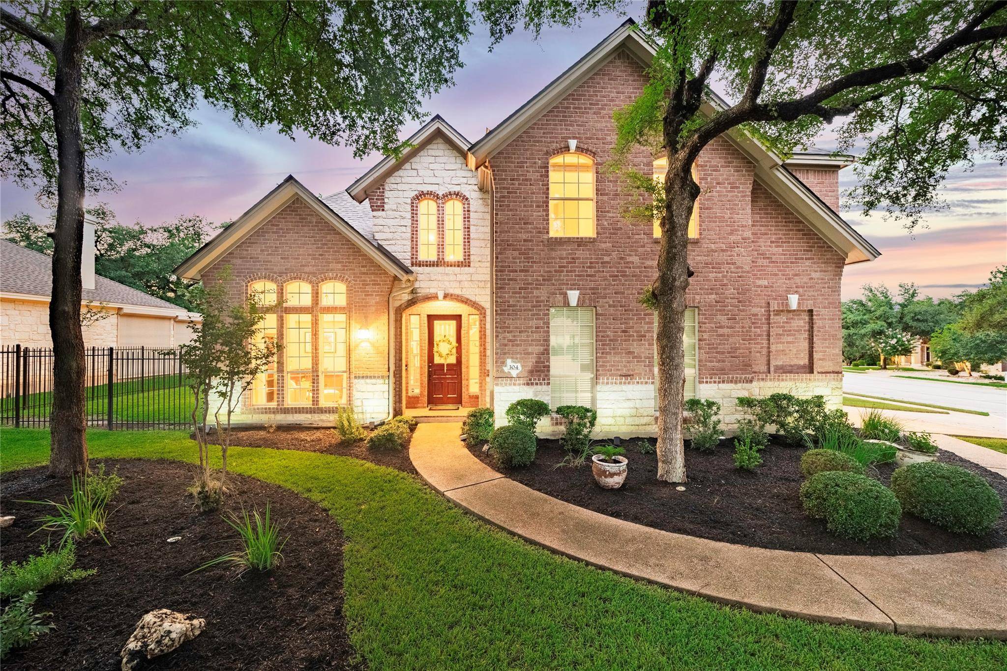 304 Champions DR, Georgetown, TX 78628