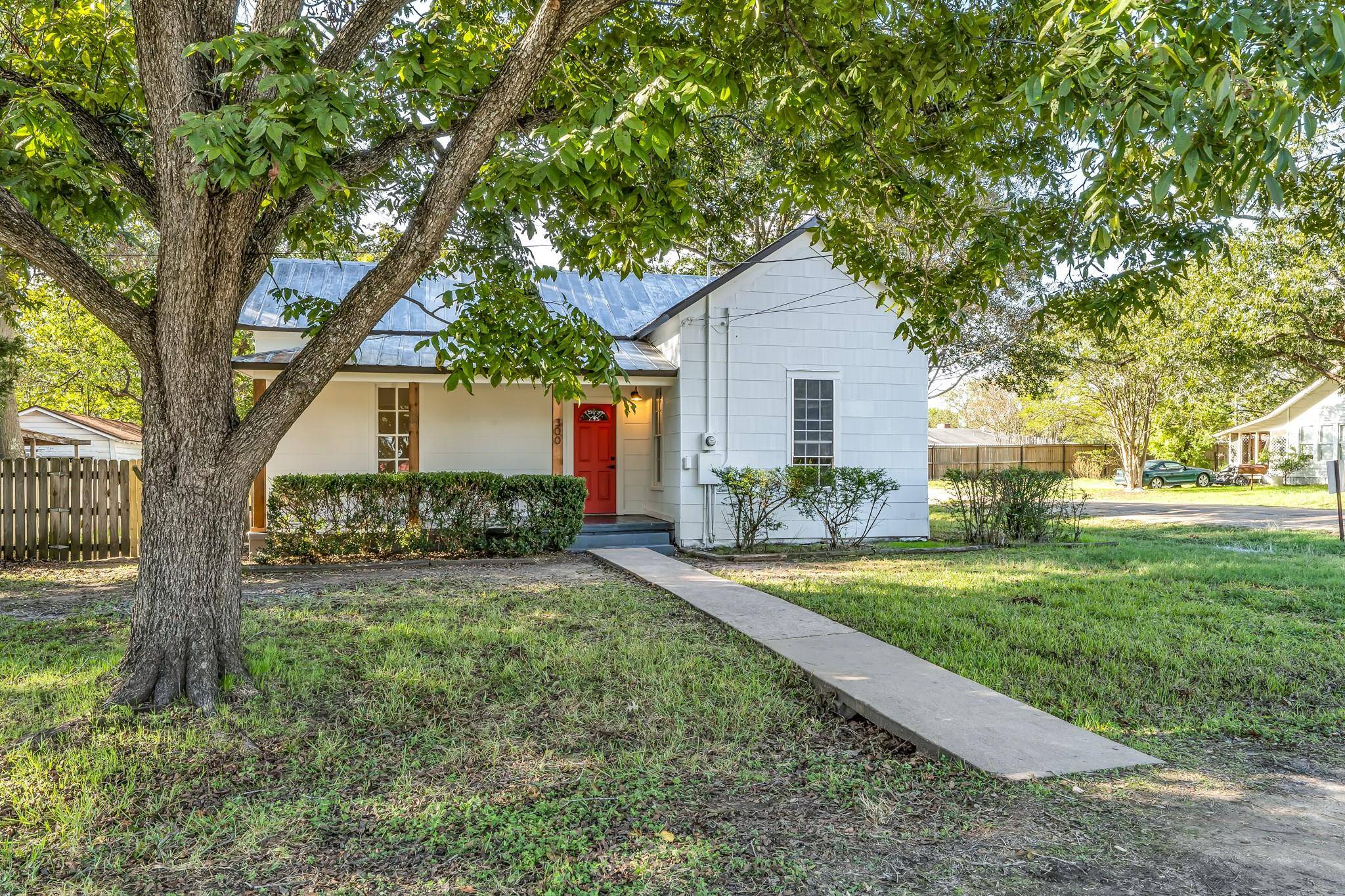 300 S Broadway Street, Caldwell, TX 77836