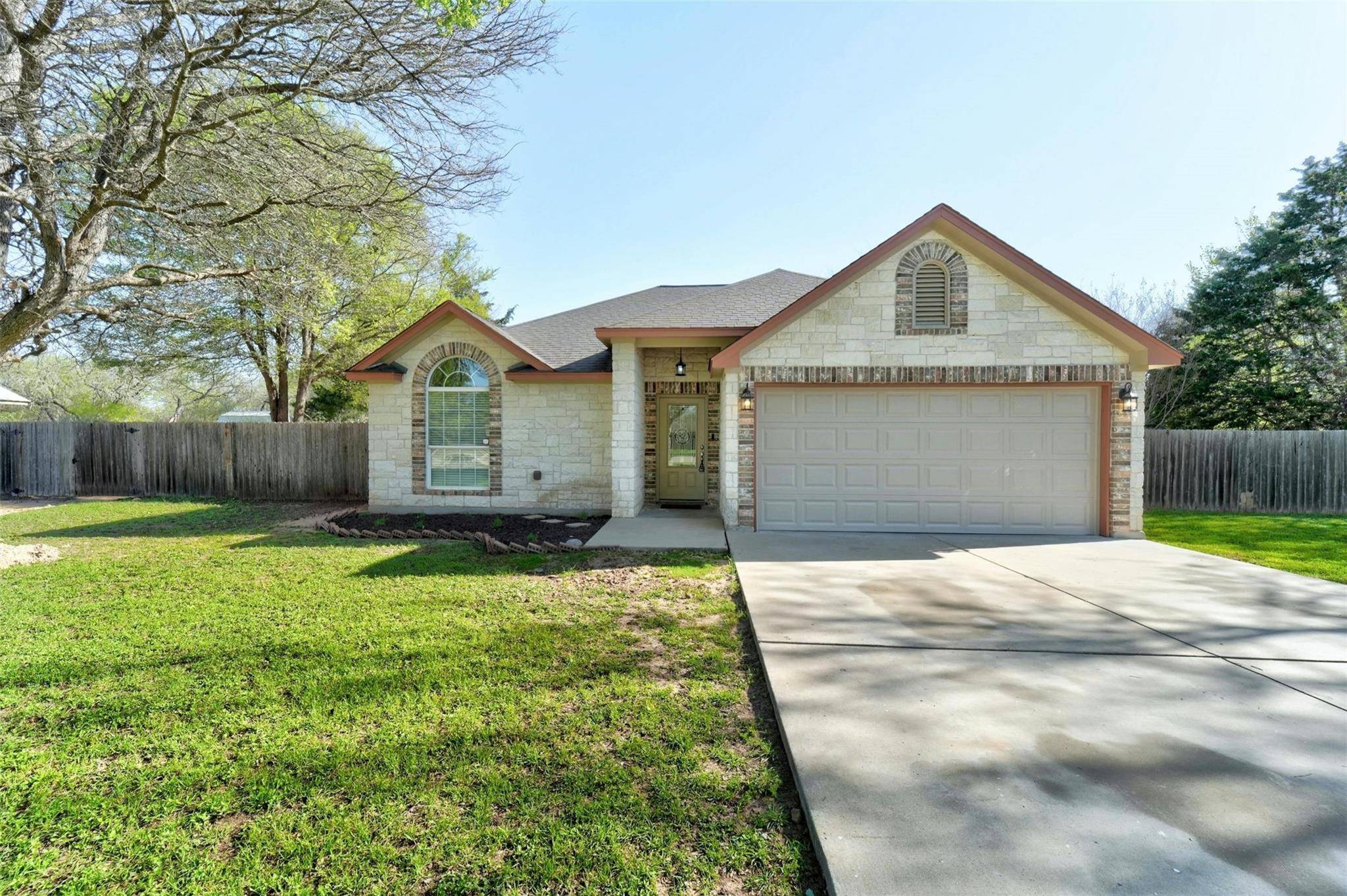 172 Kalalea LN, Bastrop, TX 78602