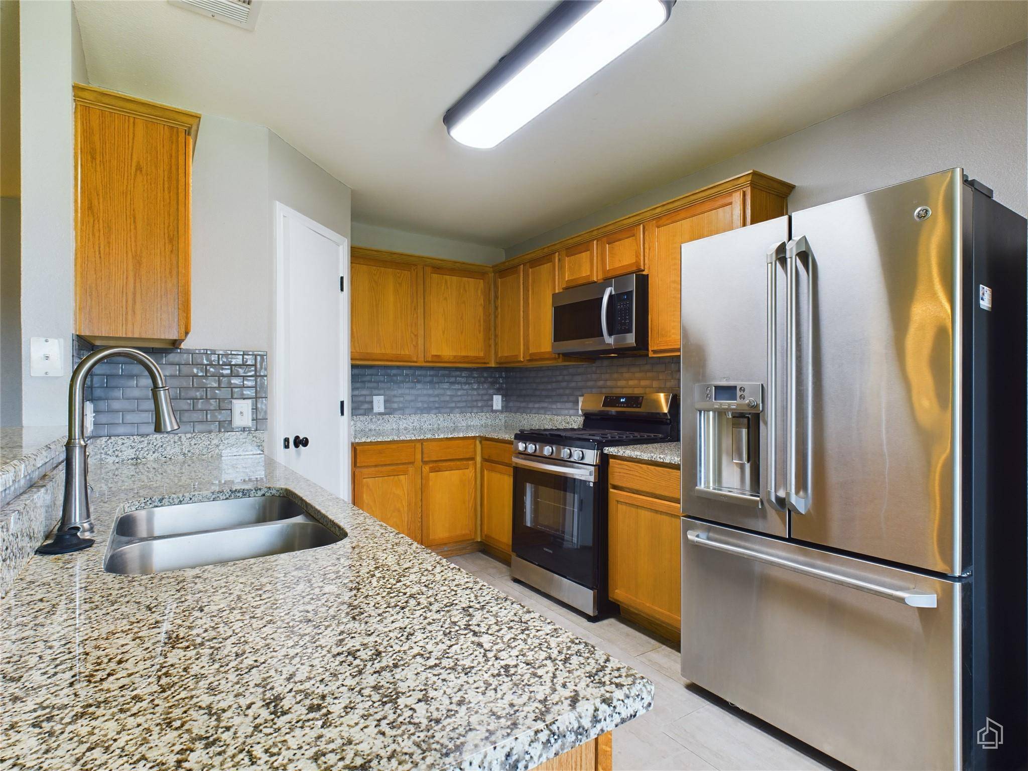 407 Lakemont DR, Hutto, TX 78634
