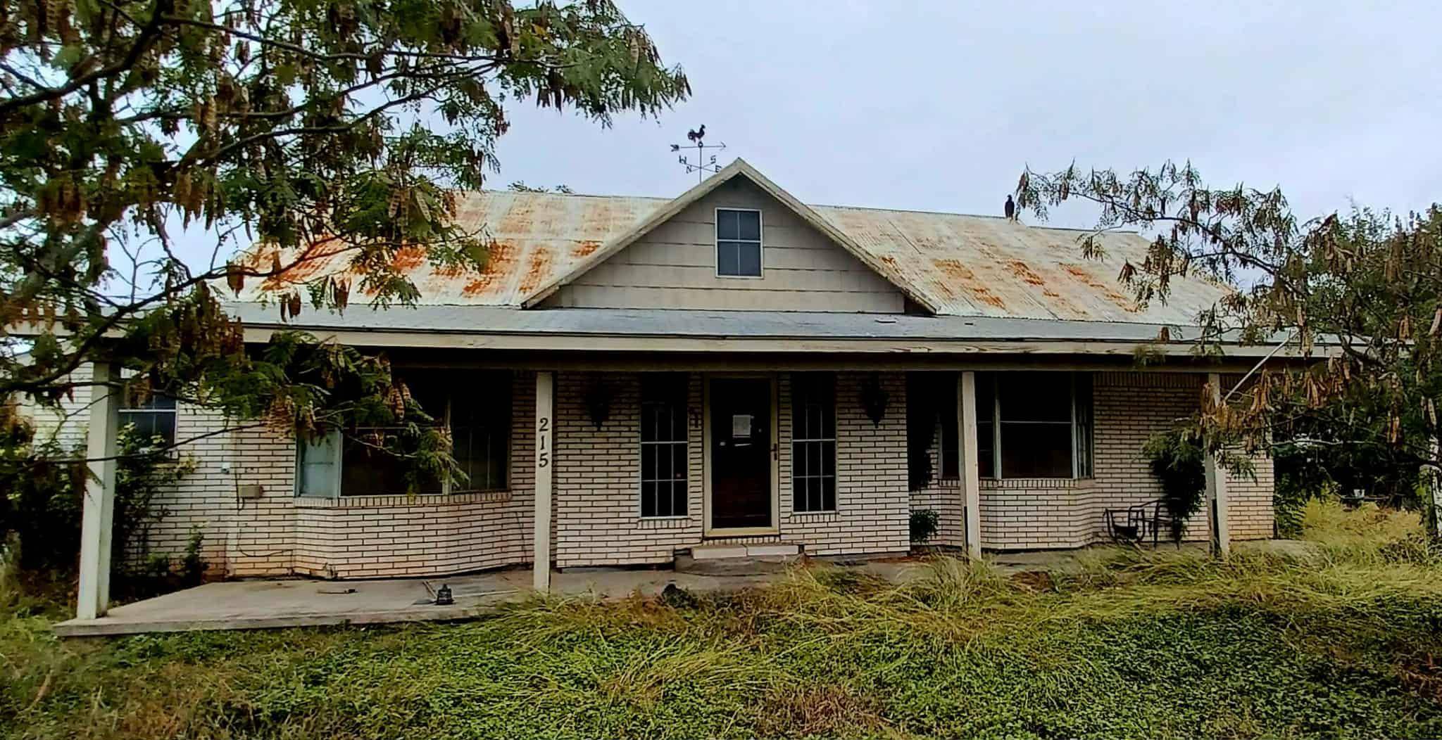 215 N 8th ST, Lott, TX 76656
