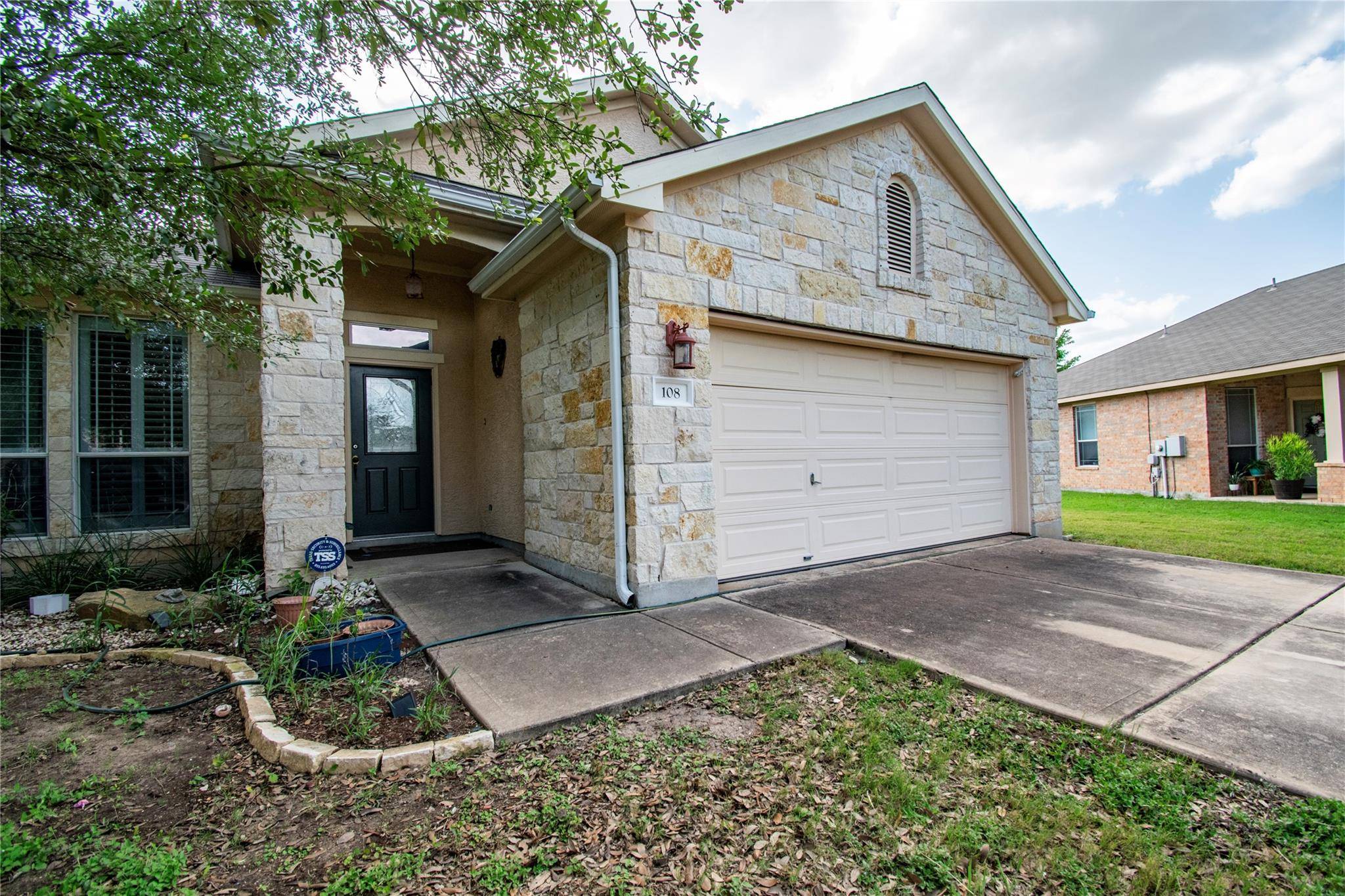 108 Buck Shot CT, Bastrop, TX 78602