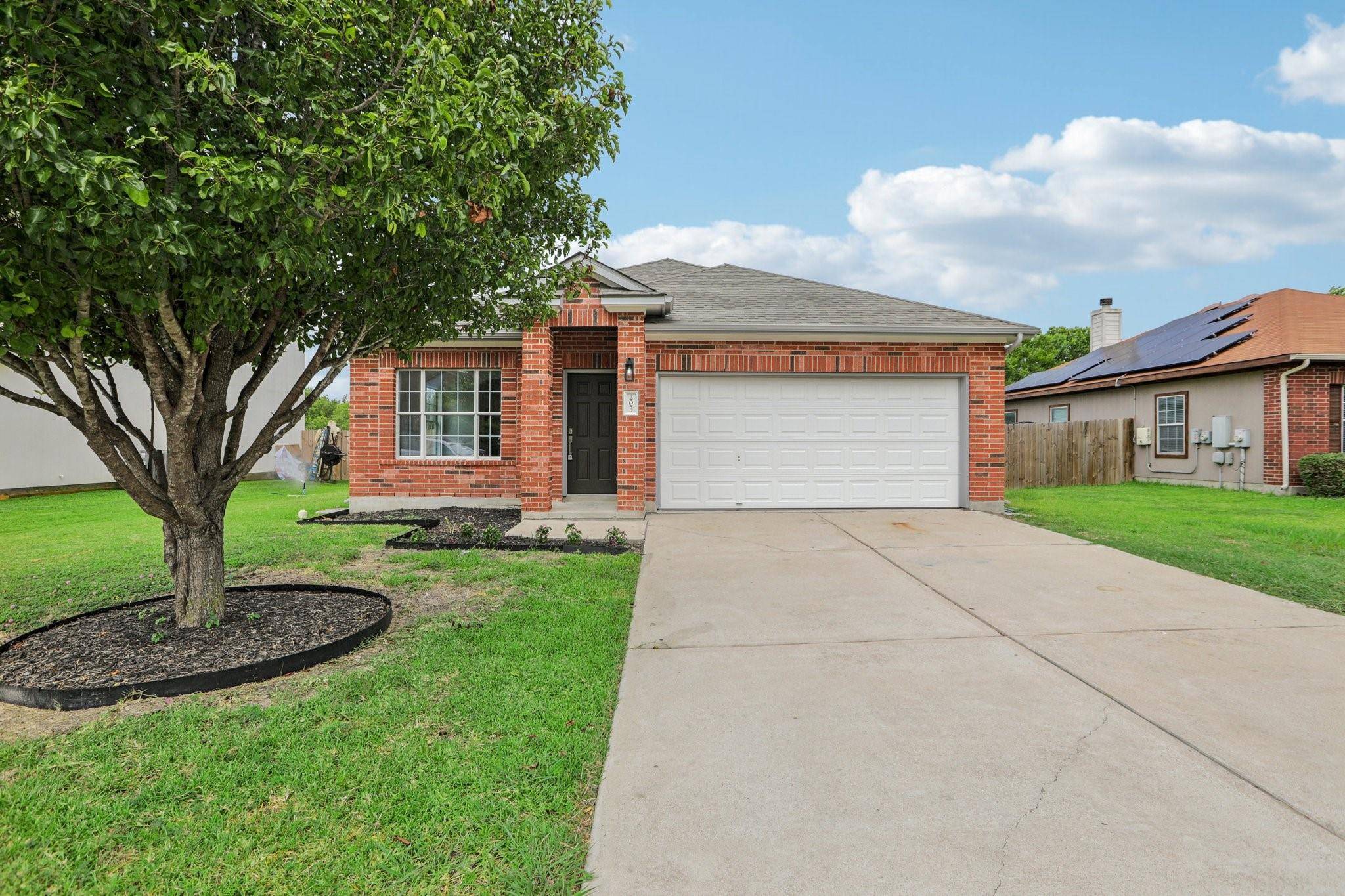 203 Saul ST, Hutto, TX 78634