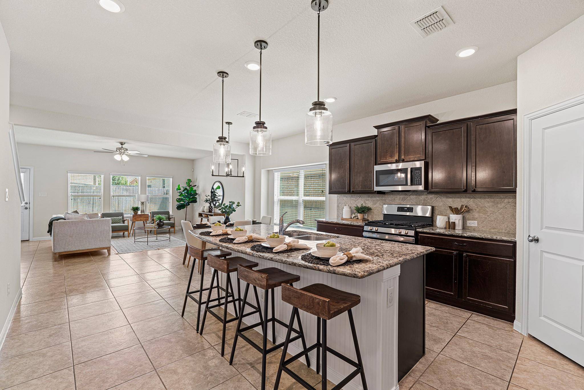 433 Shale CIR, Buda, TX 78610