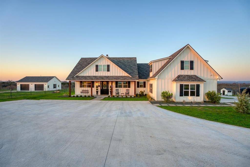 104 Schoolhouse LN, Spicewood, TX 78669