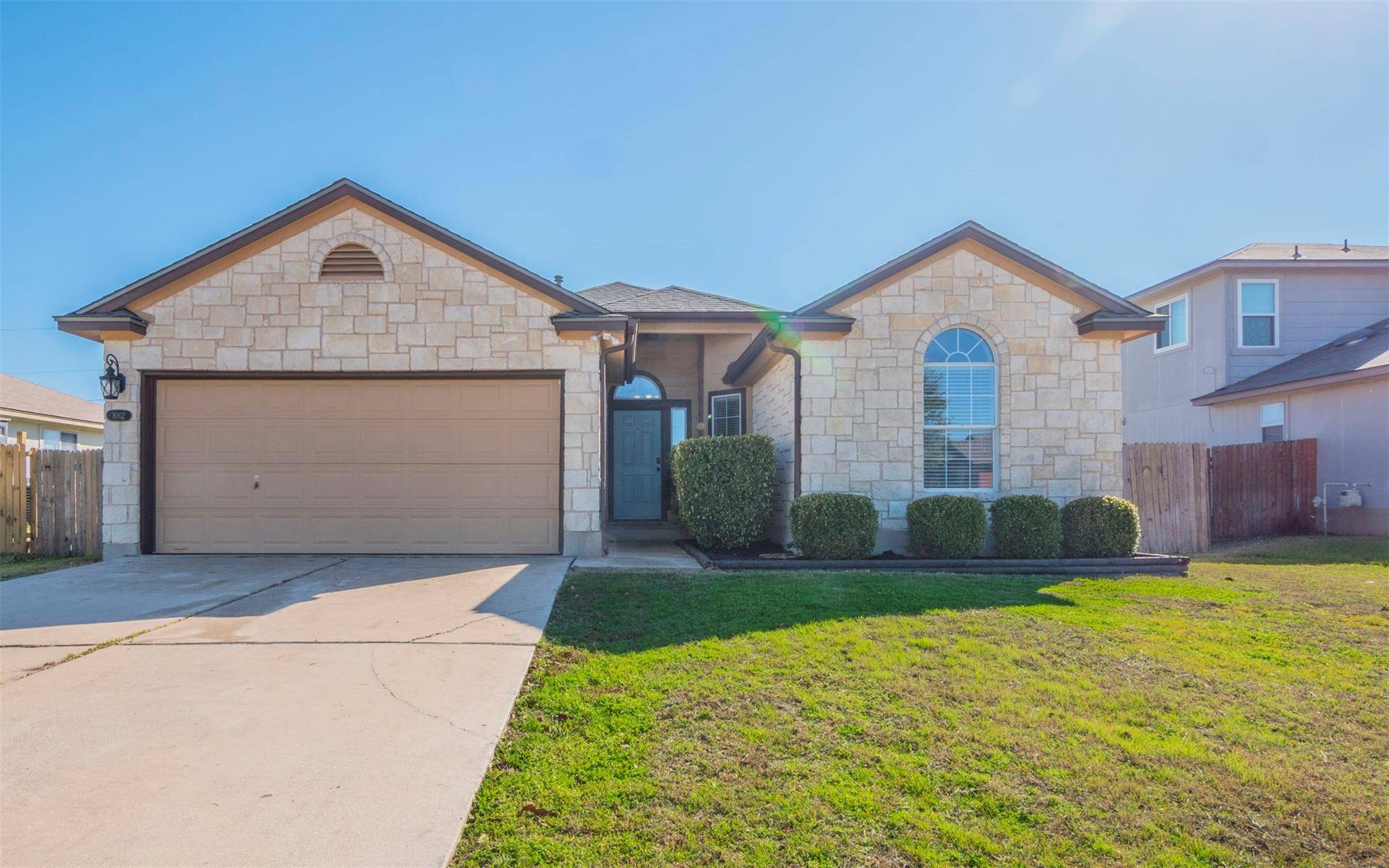 1002 Stewart DR, Hutto, TX 78634