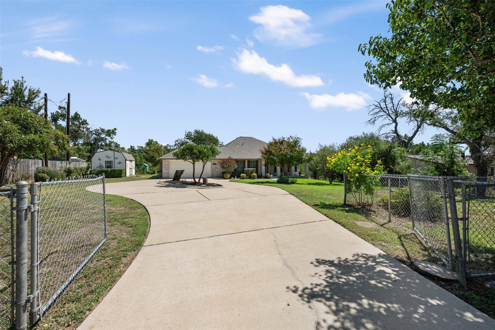 800 Red Hawk DR, Leander, TX 78641