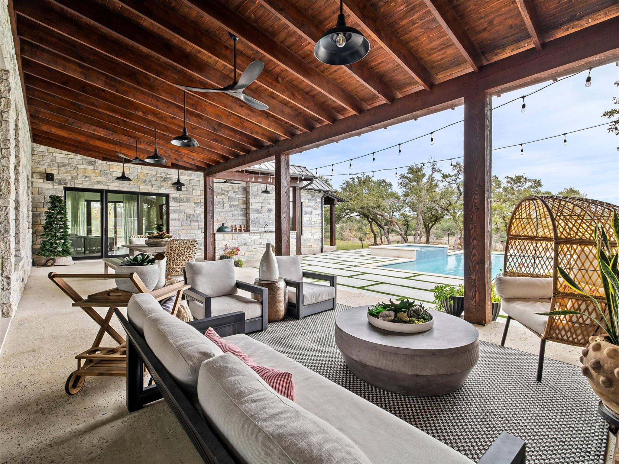 488 Dario DR, Dripping Springs, TX 78620