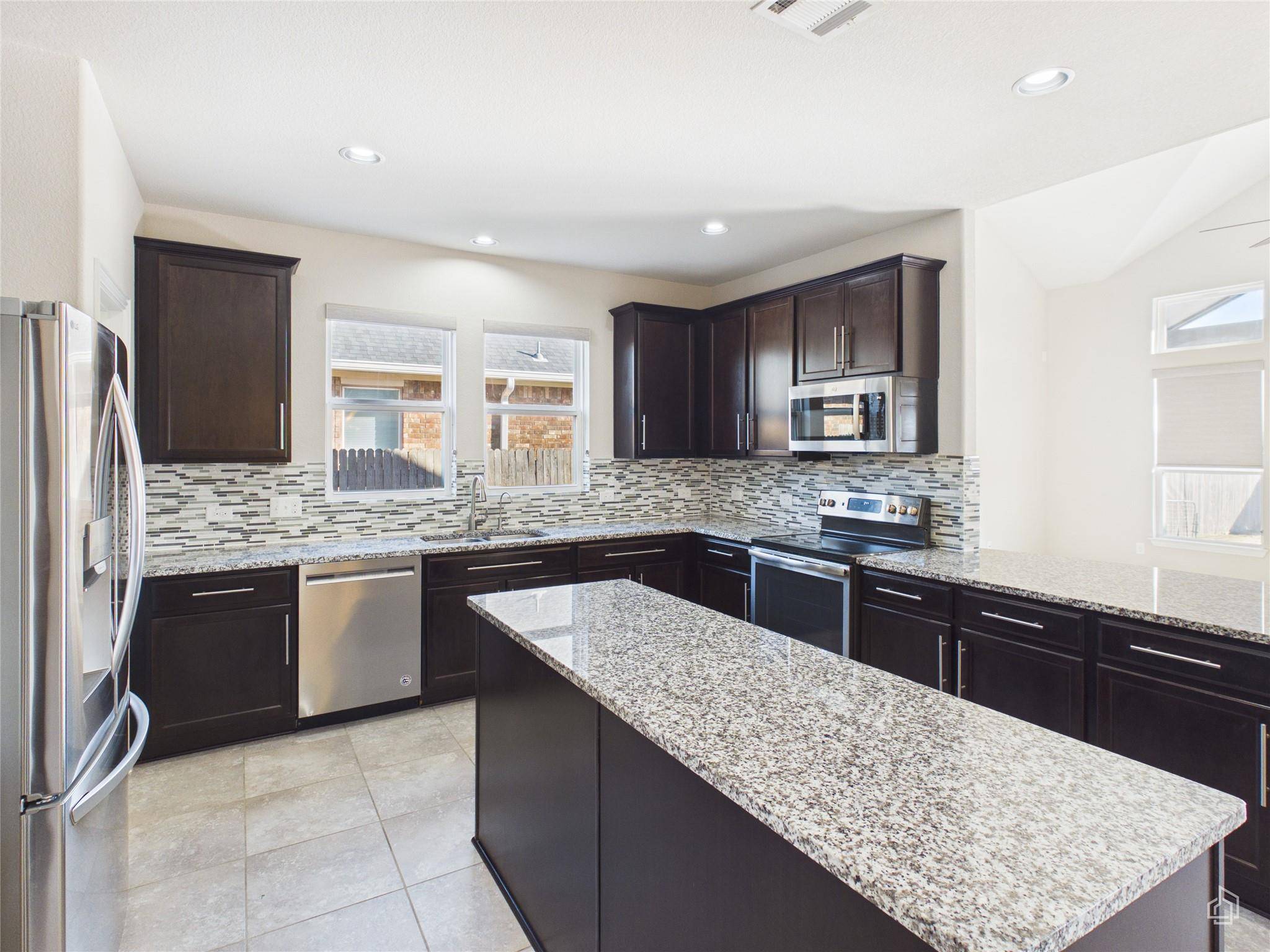 310 Hibiscus DR, Hutto, TX 78634