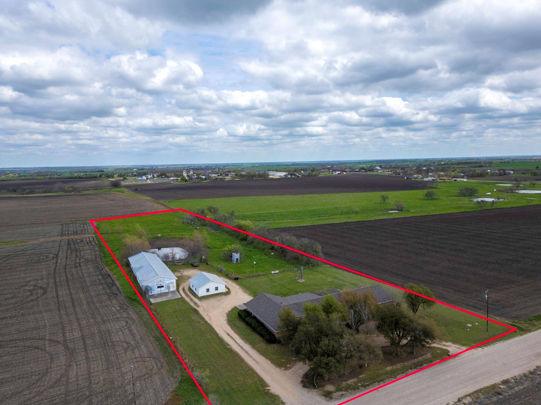 226 County Road 379, Lott, TX 76656