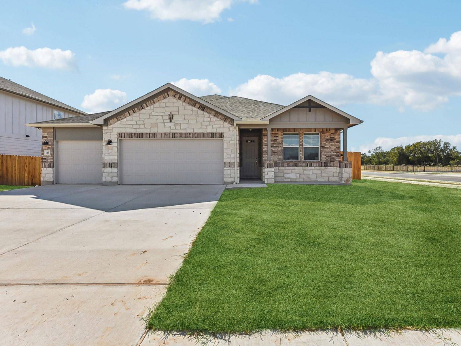187 El Cosmico DR, Kyle, TX 78640