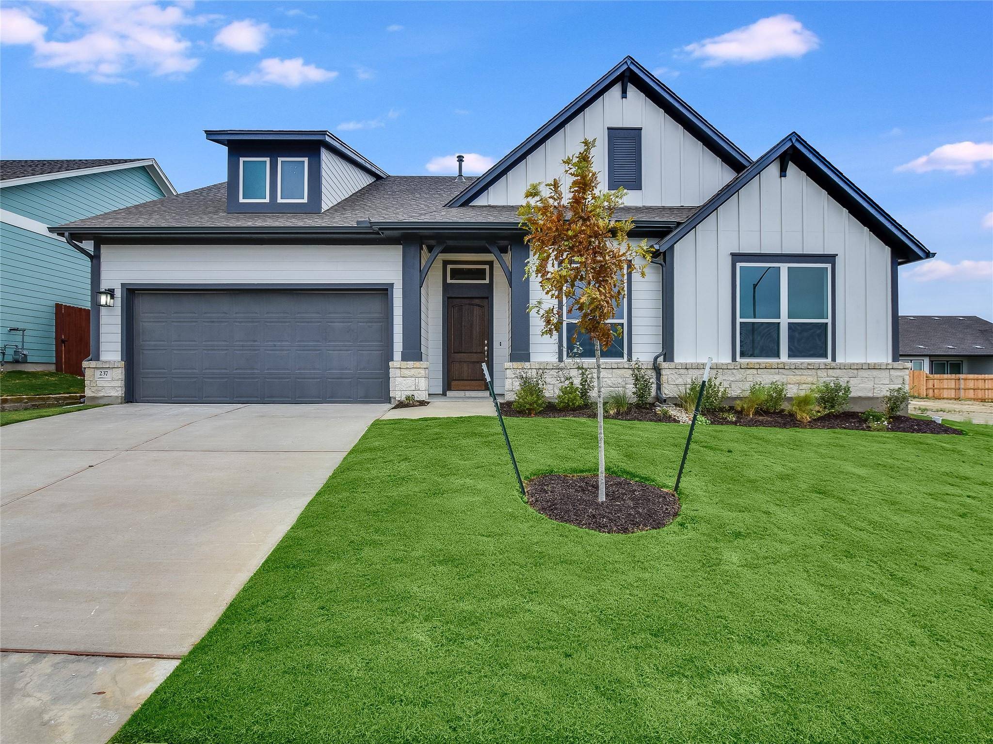 237 Twistleaf DR, Buda, TX 78610
