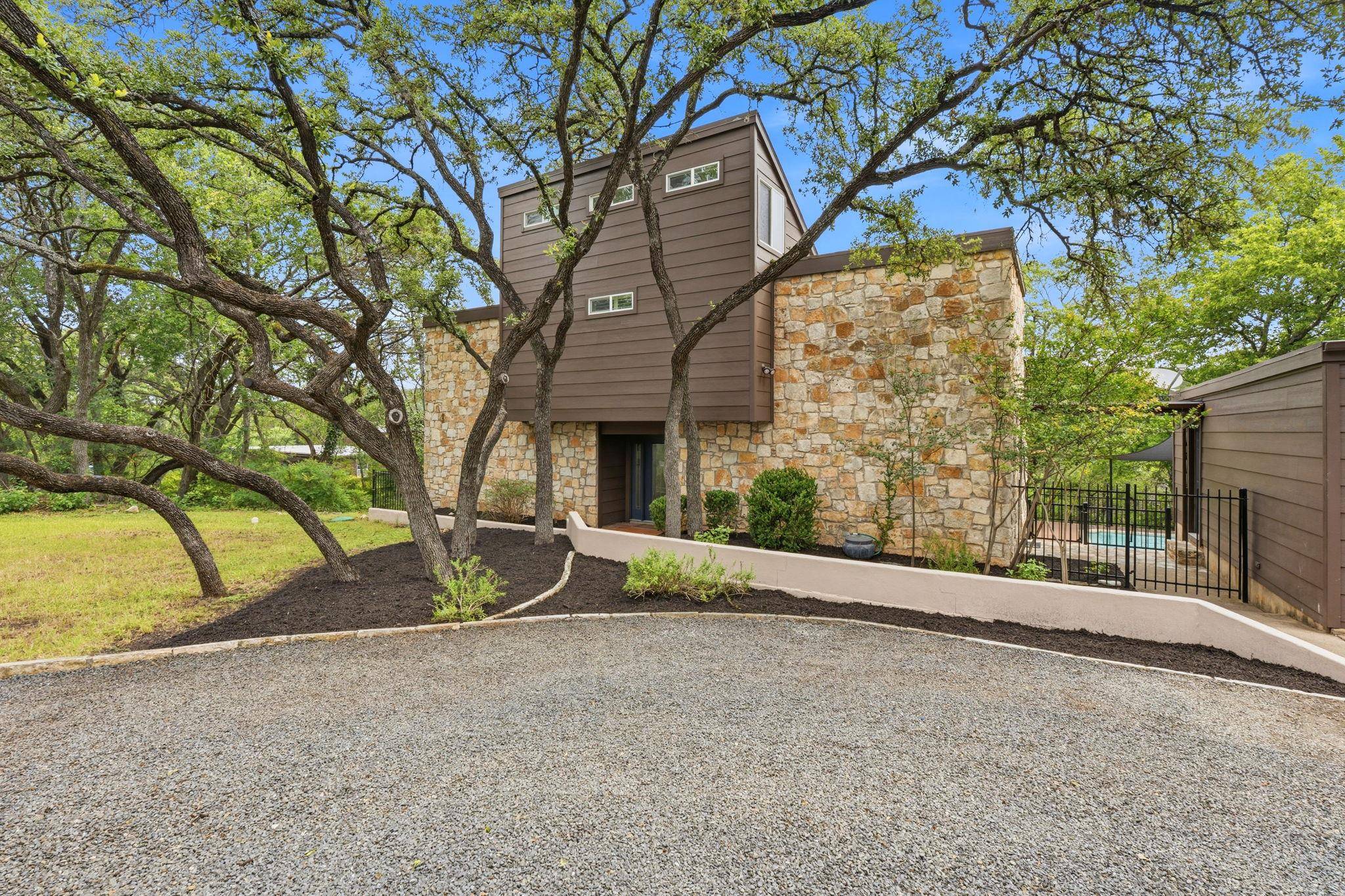 1004 Jousting PL, Austin, TX 78746