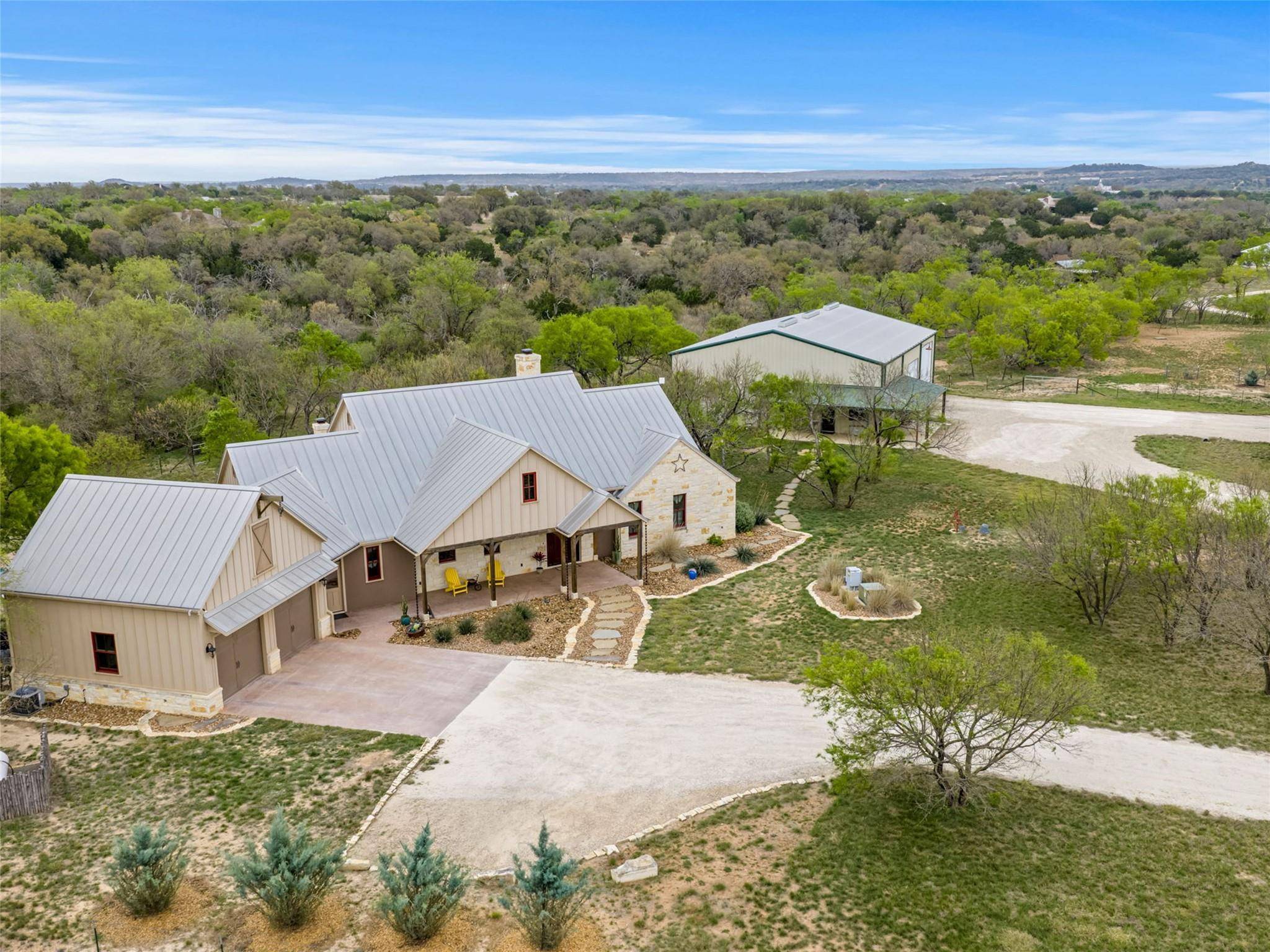 1503 Funf Kinder RD, Fredericksburg, TX 78624