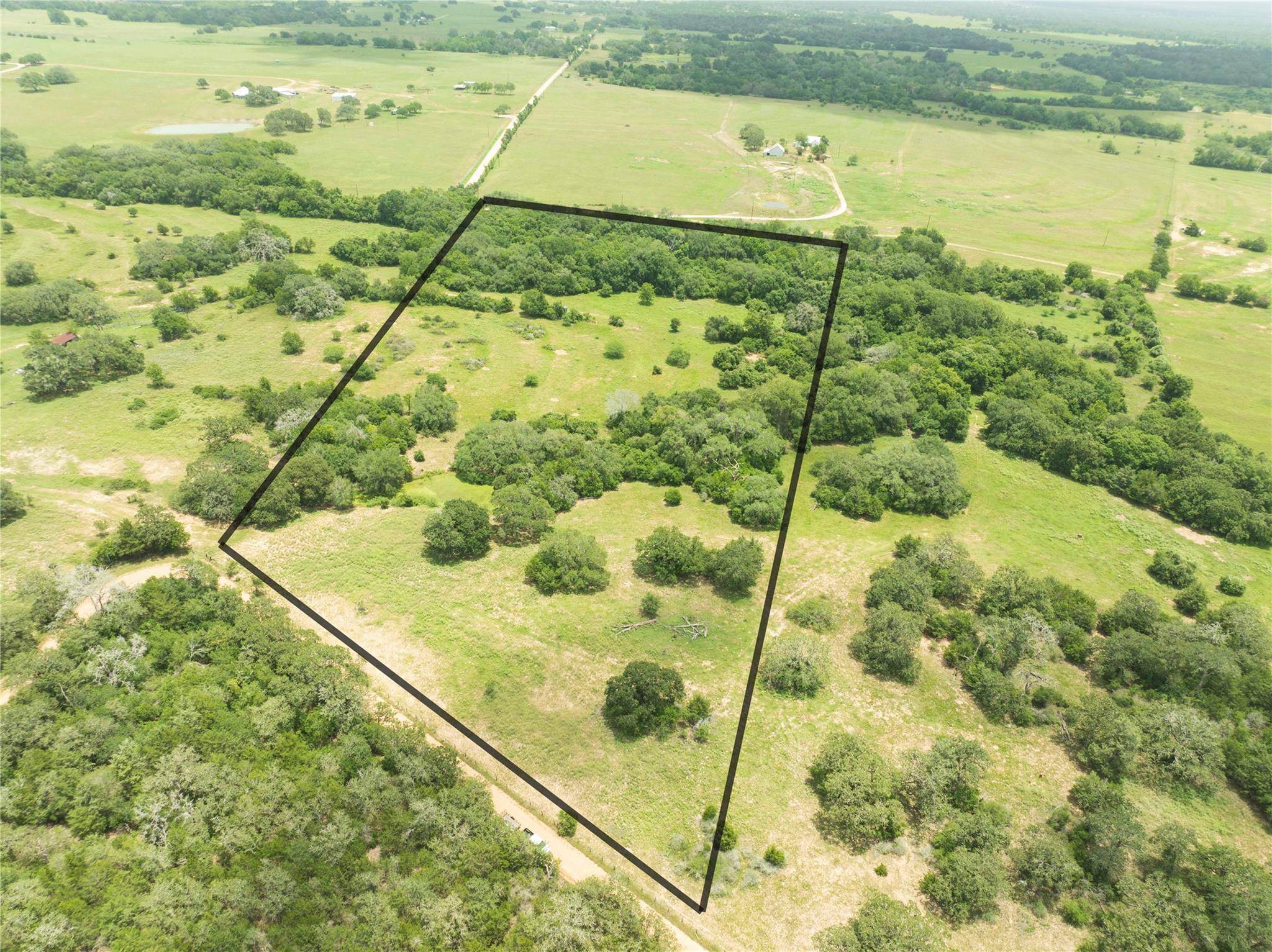 05 CR 212, Hallettsville, TX 77964