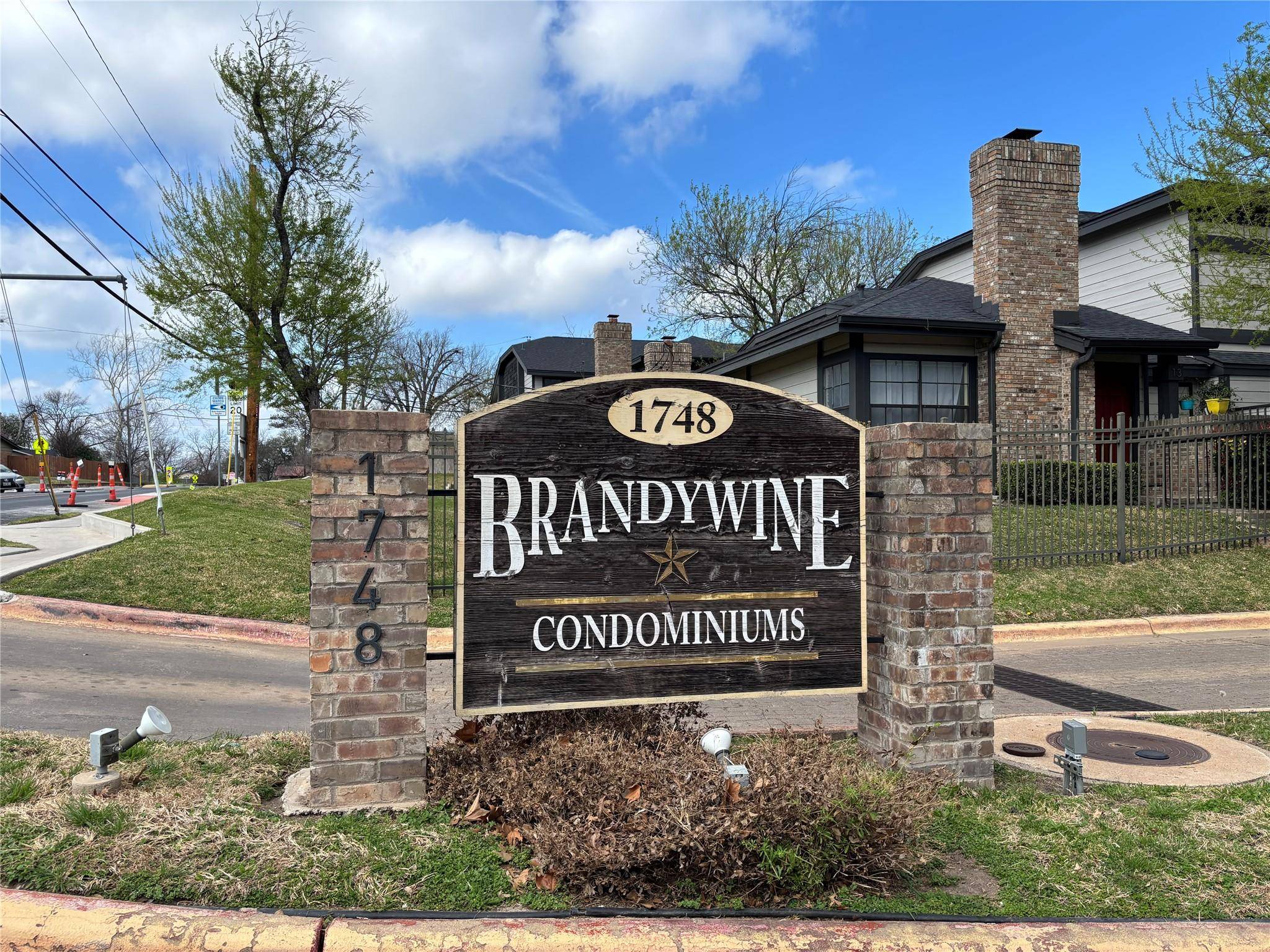 1748 Ohlen RD #9, Austin, TX 78757