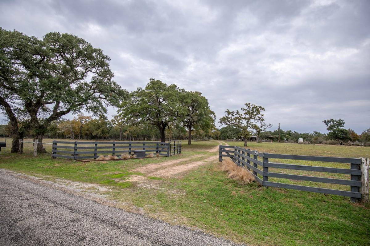 2610 County Road 419, Yoakum, TX 77995