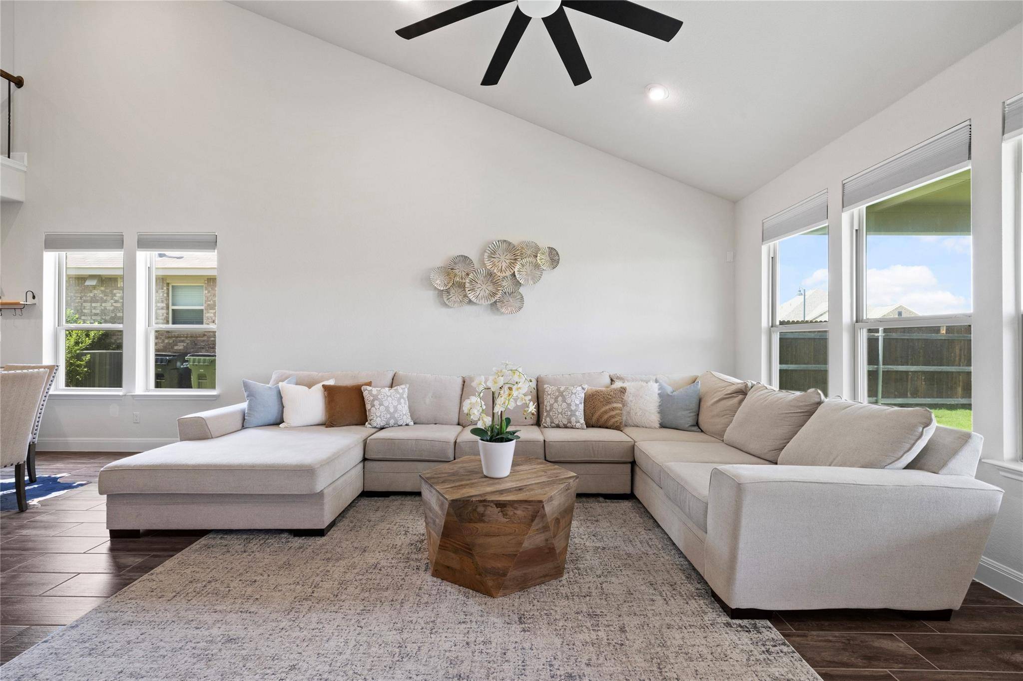 96 Quarryman DR, Hutto, TX 78634