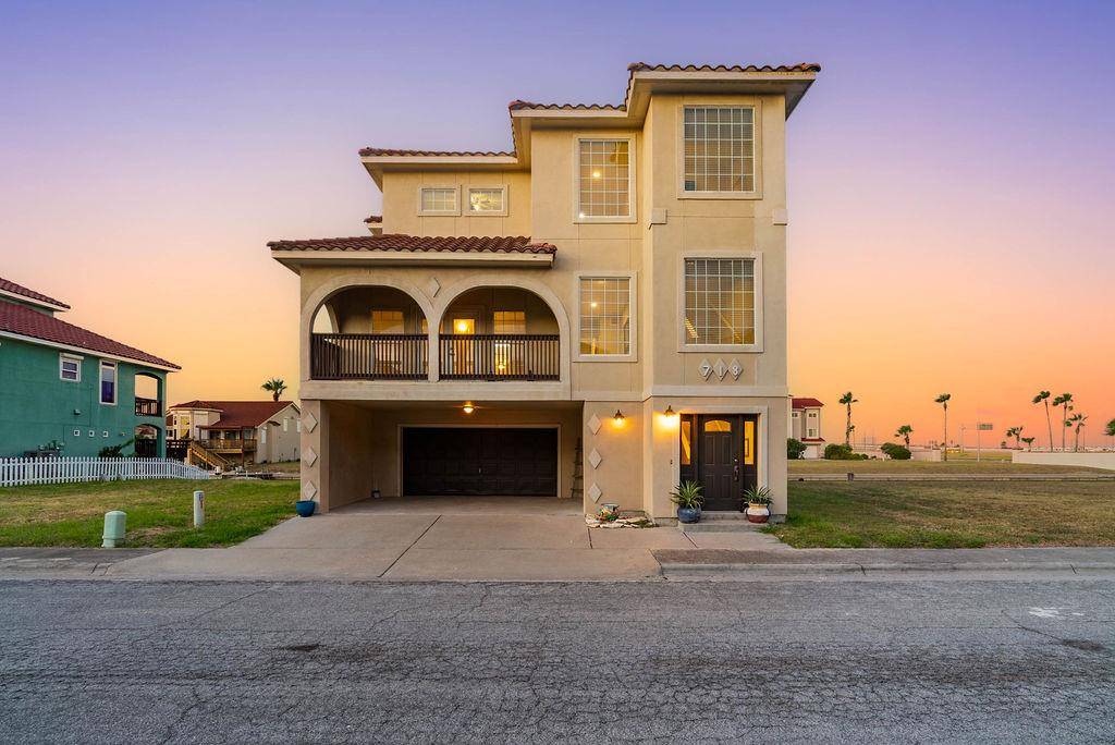 718 Crown HBR, Corpus Christi, TX 78402