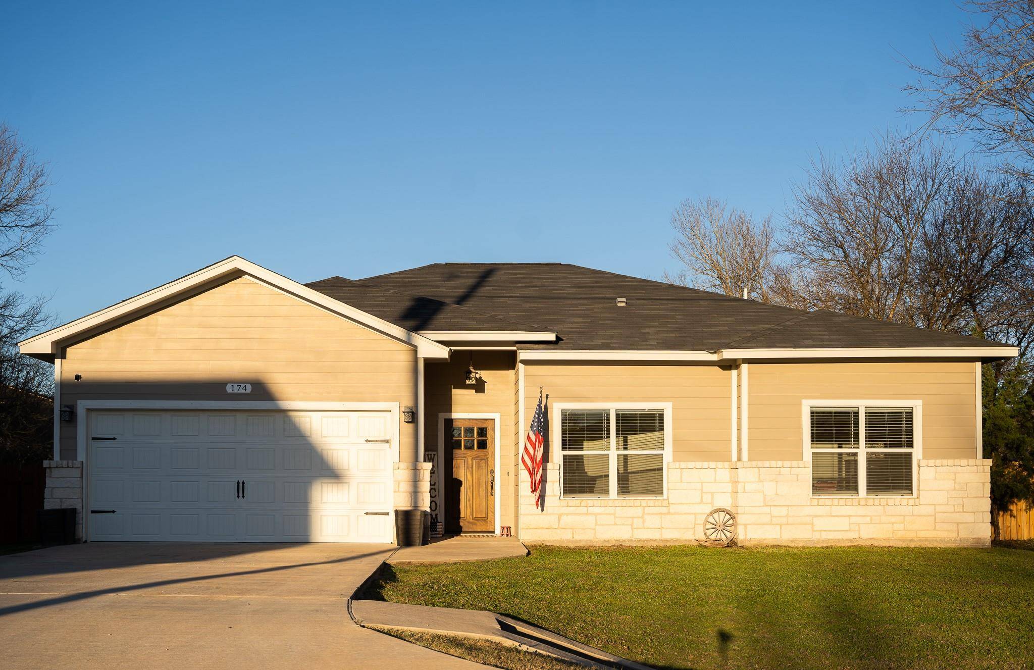 174 Mokulua LN, Bastrop, TX 78602
