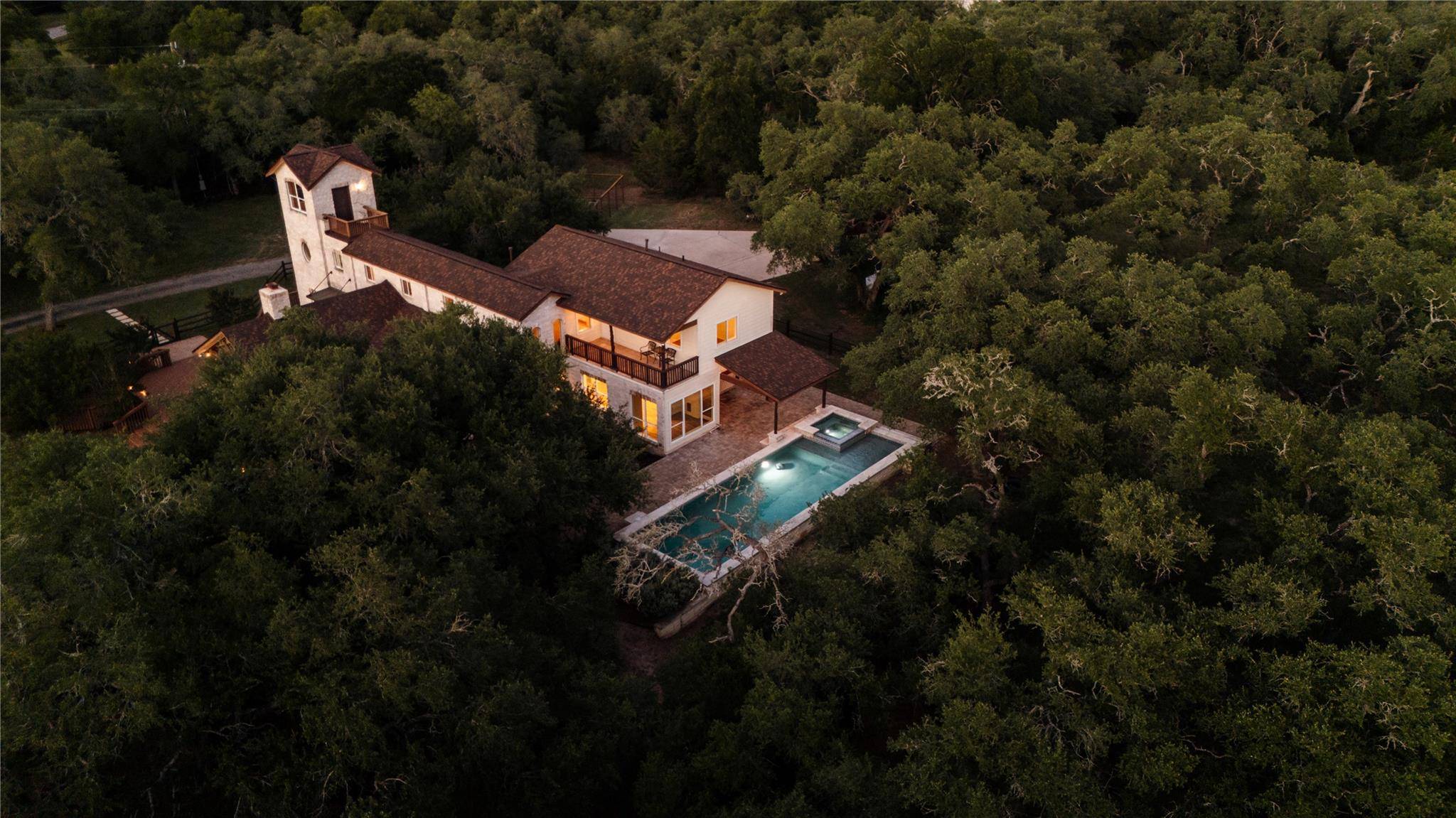 790 Enchanted Oaks DR, Driftwood, TX 78619