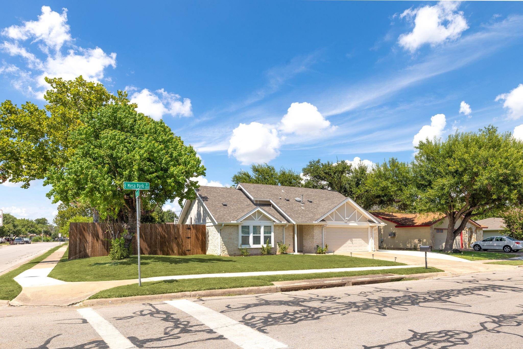 1300 E Mesa Park DR, Round Rock, TX 78664