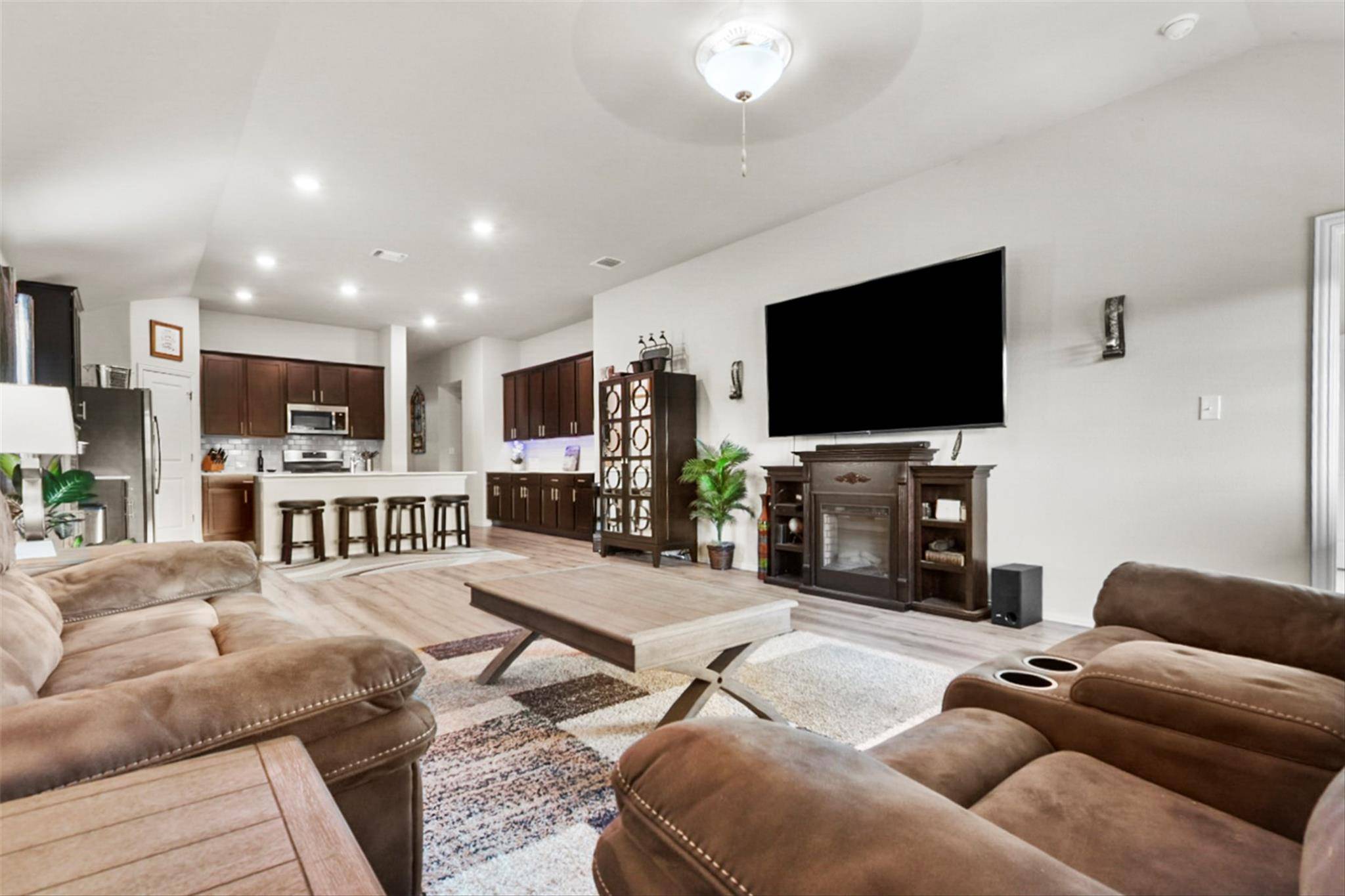 320 Bright Star LN, Georgetown, TX 78628