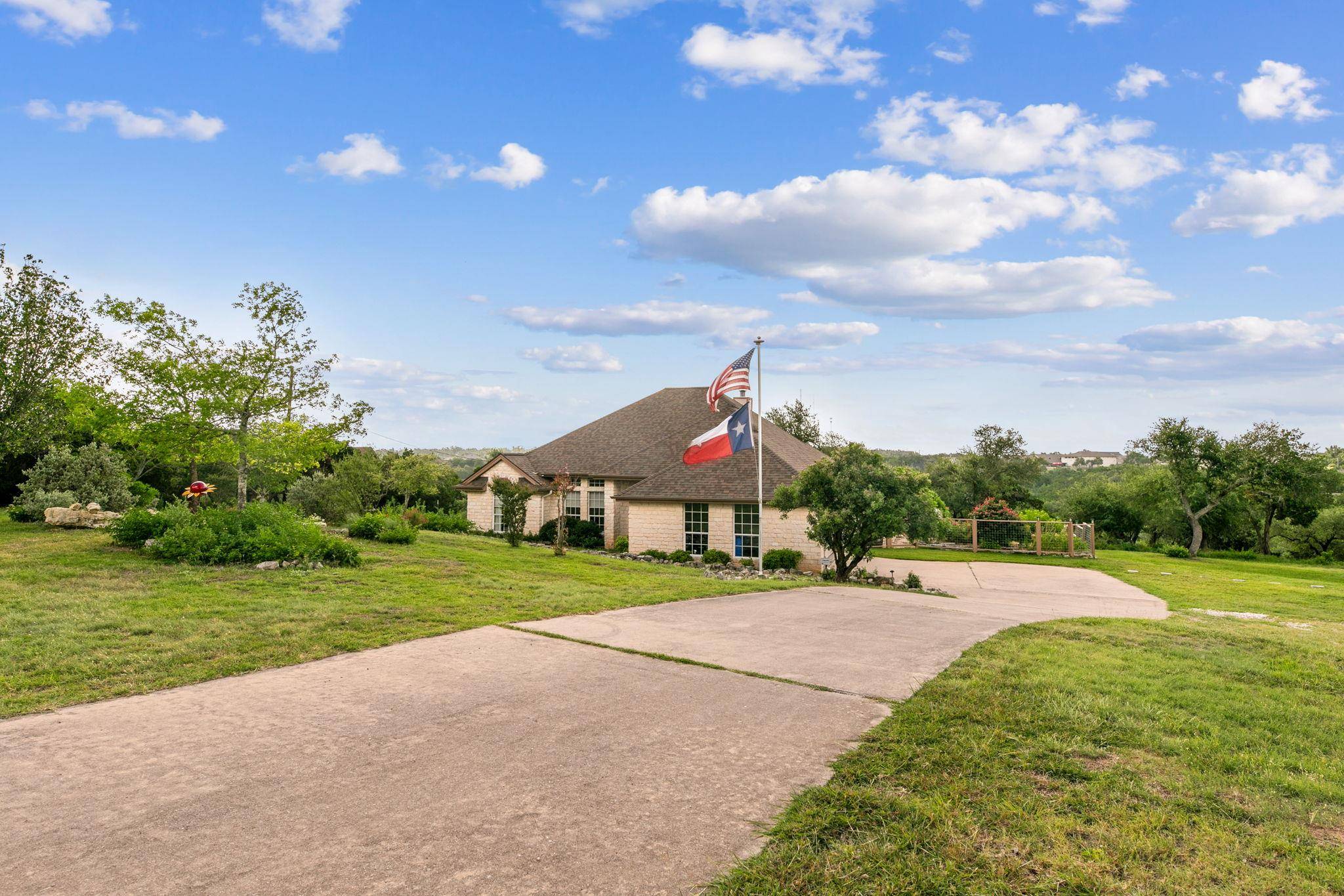 1011 Windmill RD, Dripping Springs, TX 78620