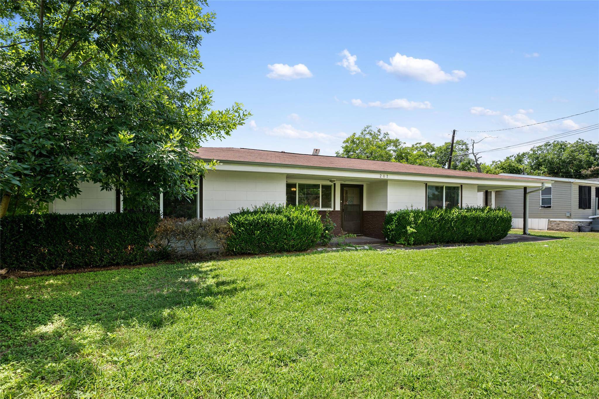 207 N Main ST, Thorndale, TX 76577