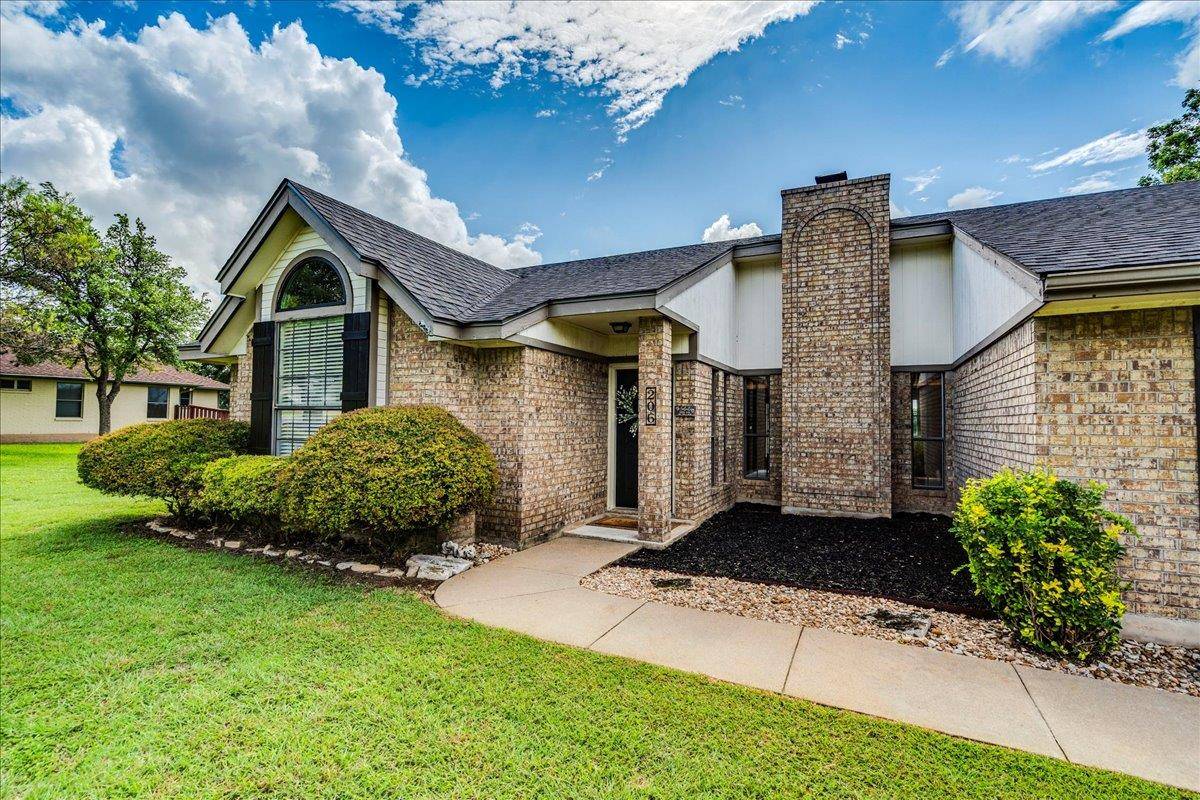 206 Live Oak DR, Mountain City, TX 78610