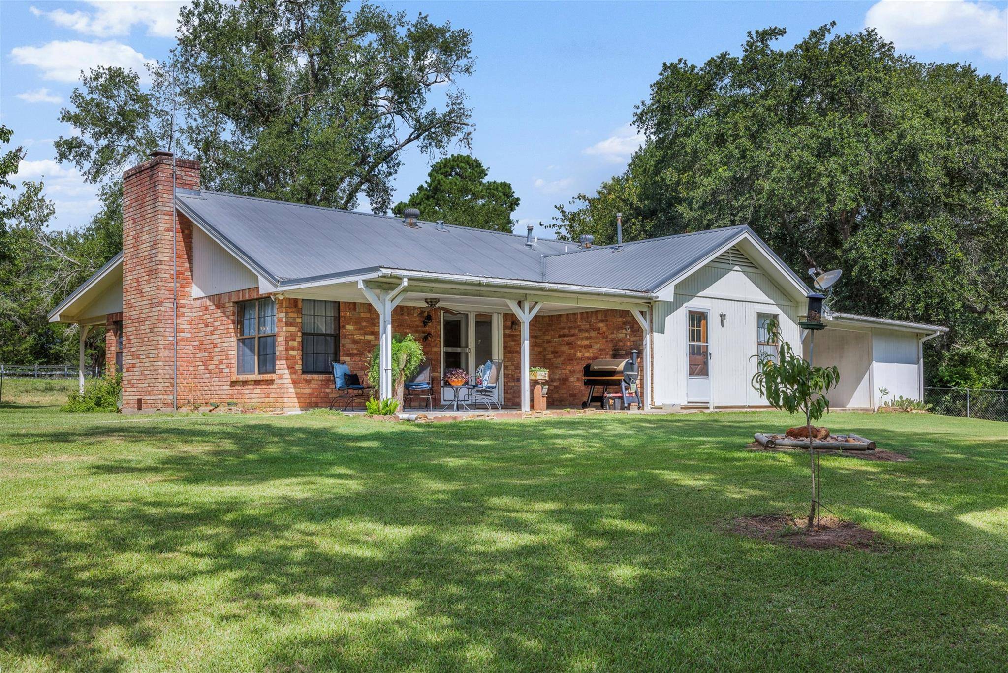 1306 County Road 406, Lexington, TX 78947