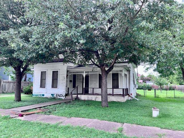 910 W 4th ST, Taylor, TX 76574