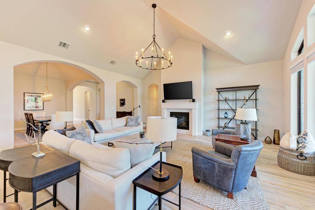 101 Kellogg LN, Bastrop, TX 78602