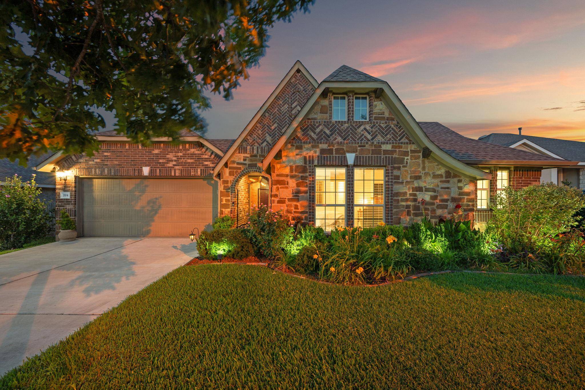 204 Elm Green CV, Hutto, TX 78634
