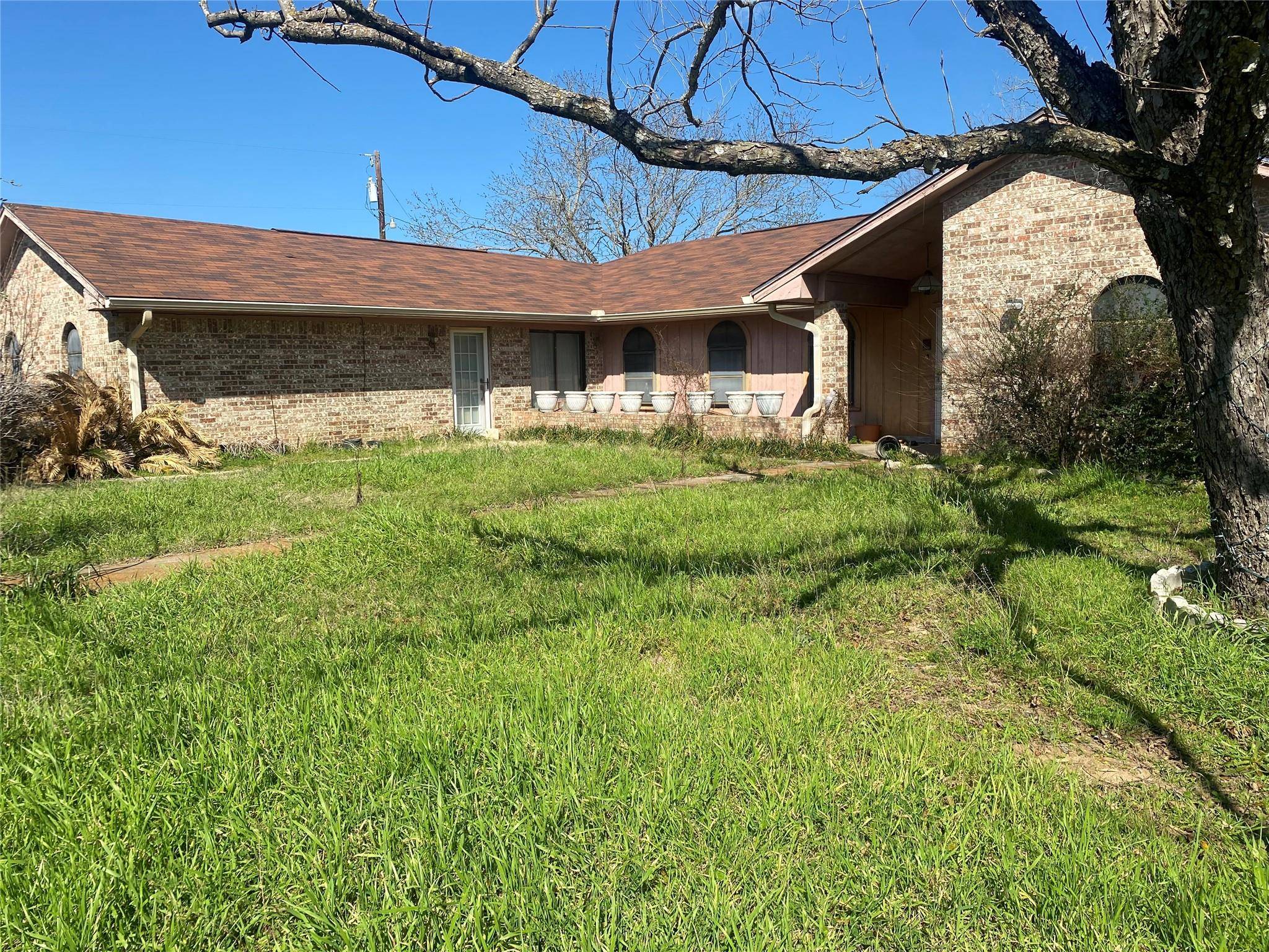 383 Briar LN, Rockdale, TX 76567